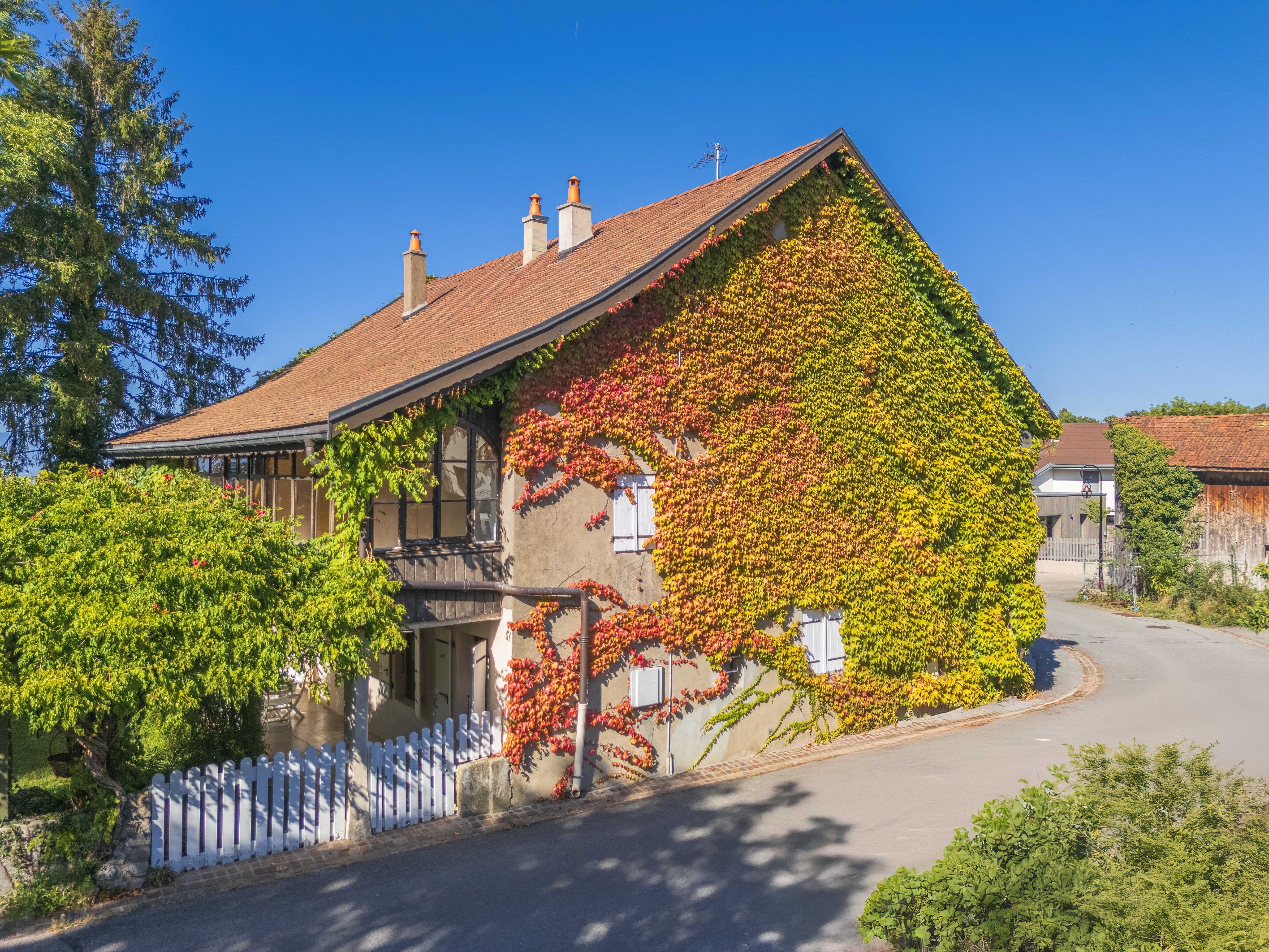  Authentic village house in the heart of Archamps, just steps from the Swiss bor… - 物件實景