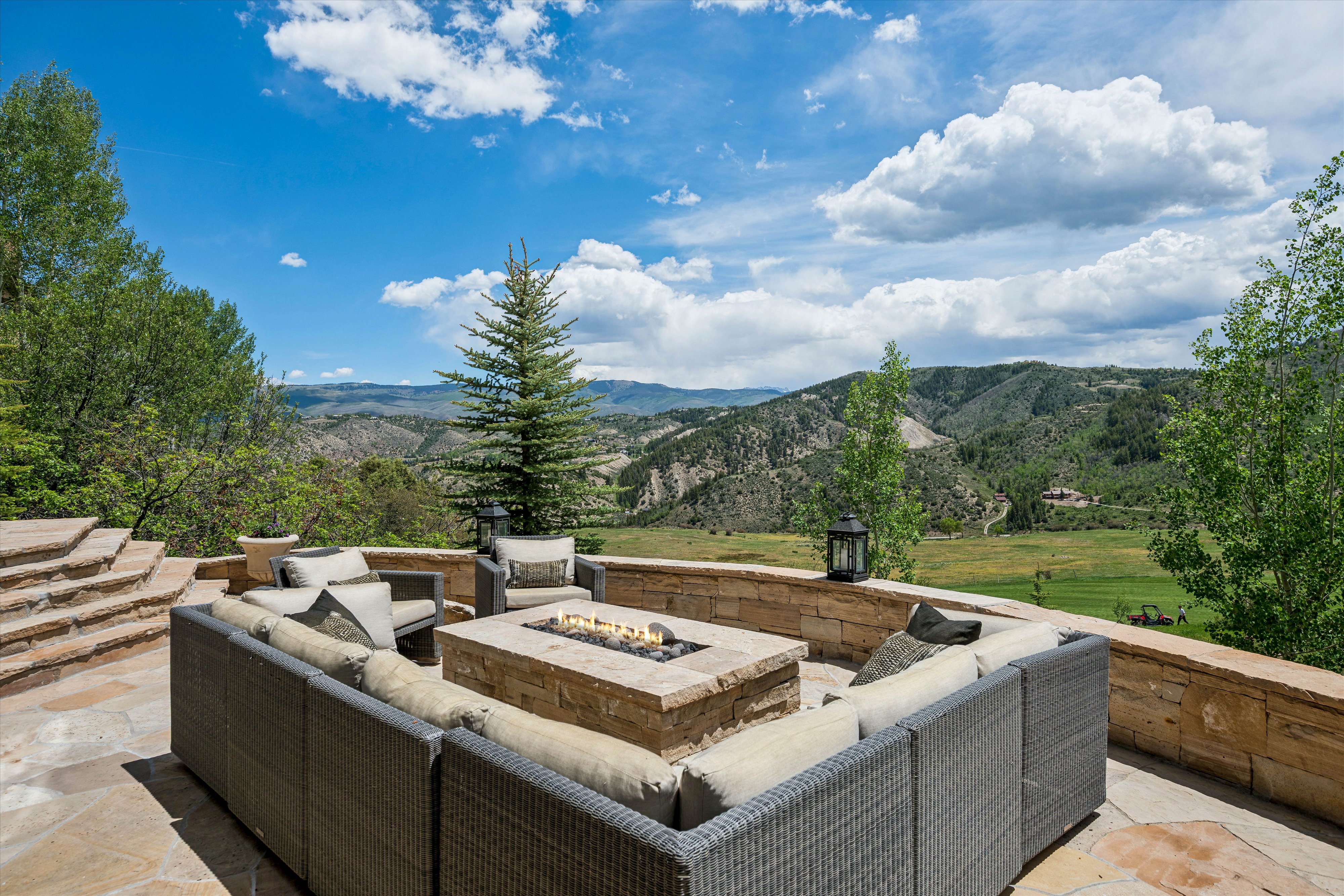  35 Stag Gulch Court Embraces Open Space Meadows With Golf Course Access - 物件實景
