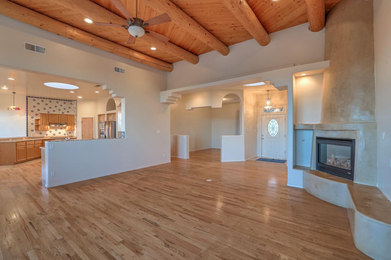 Albuquerque, New Mexico, 87105, United States, 3 Bedrooms Bedrooms, ,4 BathroomsBathrooms,Residential,For Sale,1947085