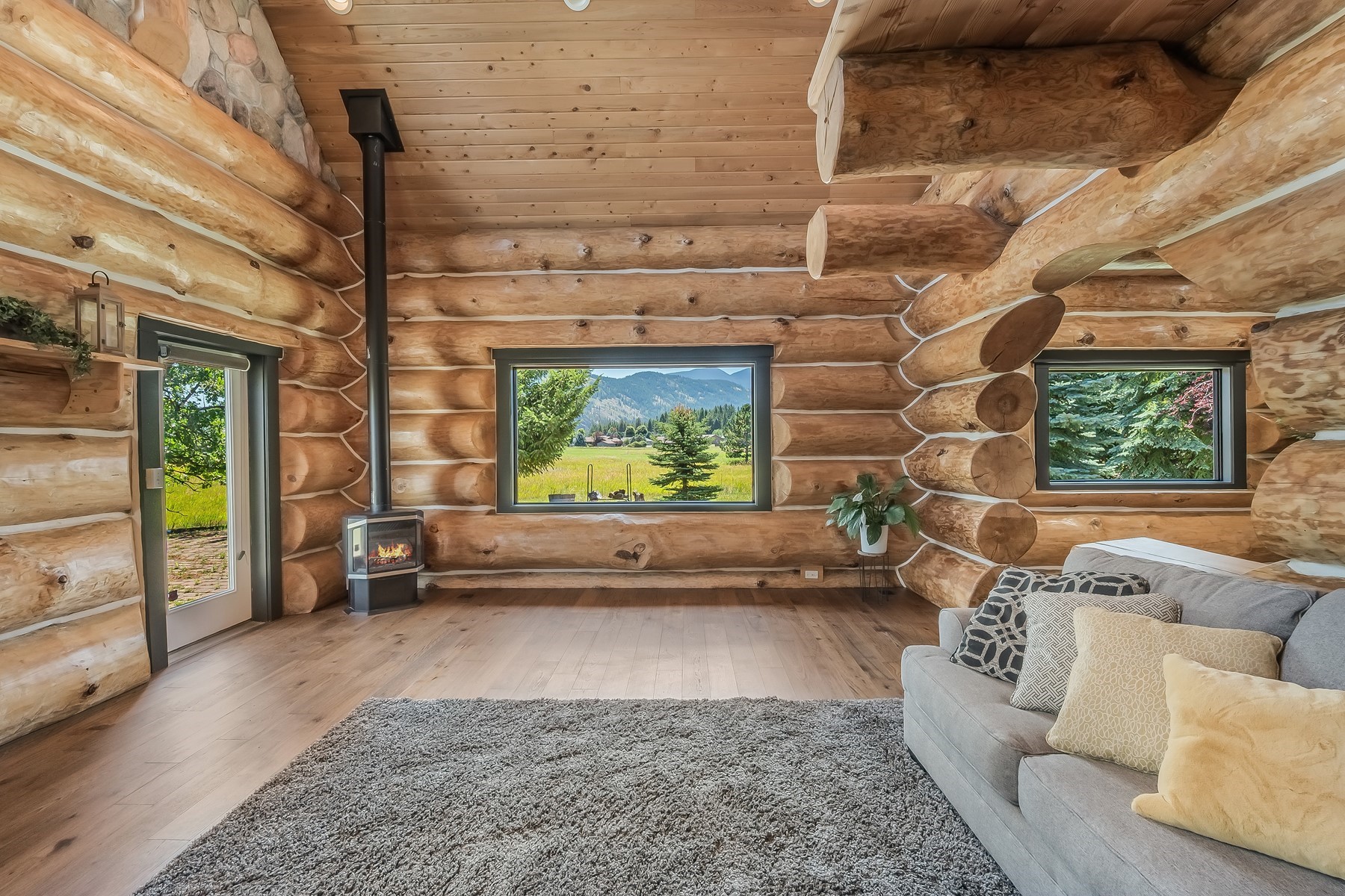  Artistic Log Home, Stunning Mountain Views - 物件實景