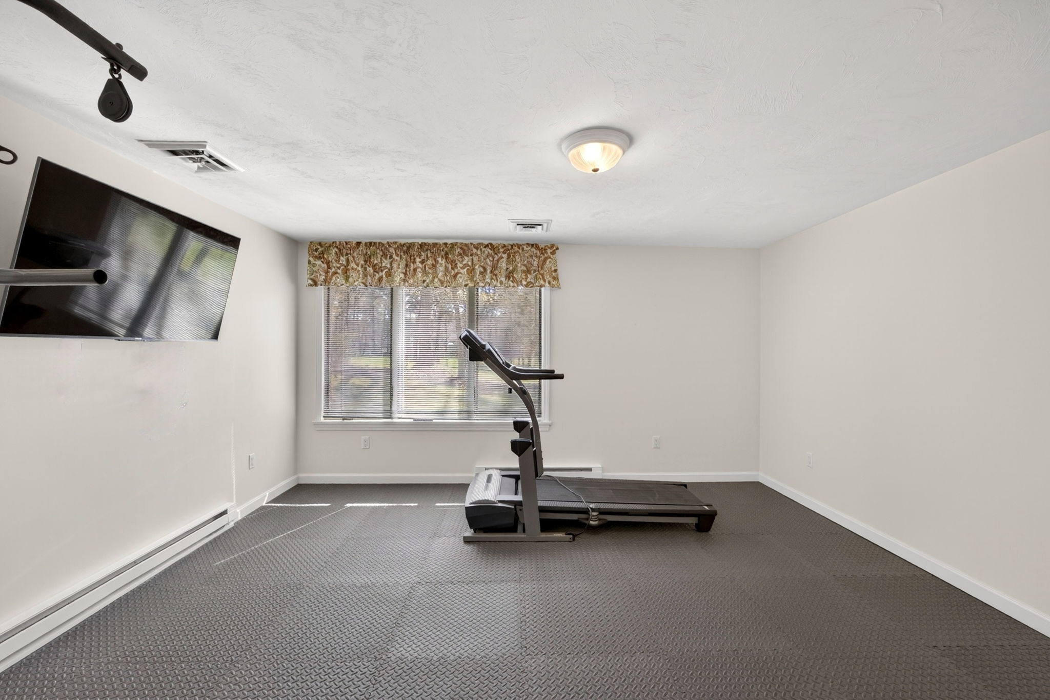  24 W Woods Circle, Yarmouth Port, MA, 02675 - 物件實景