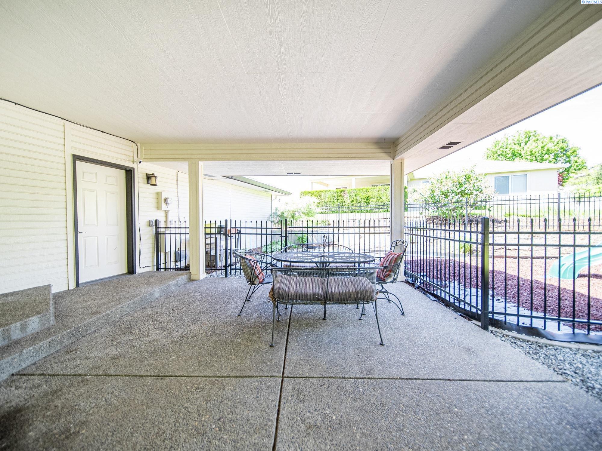Yakima, Washington, 98908-0000, United States, 4 Bedrooms Bedrooms, ,2 BathroomsBathrooms,Residential,For Sale,1827891