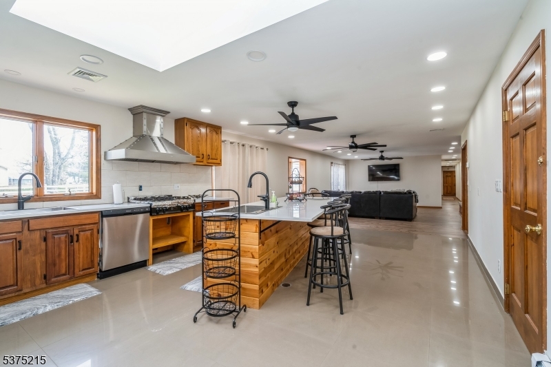 Raritan Twp., New Jersey, 08822, United States, 5 Bedrooms Bedrooms, ,3 BathroomsBathrooms,Residential,For Sale,1908572