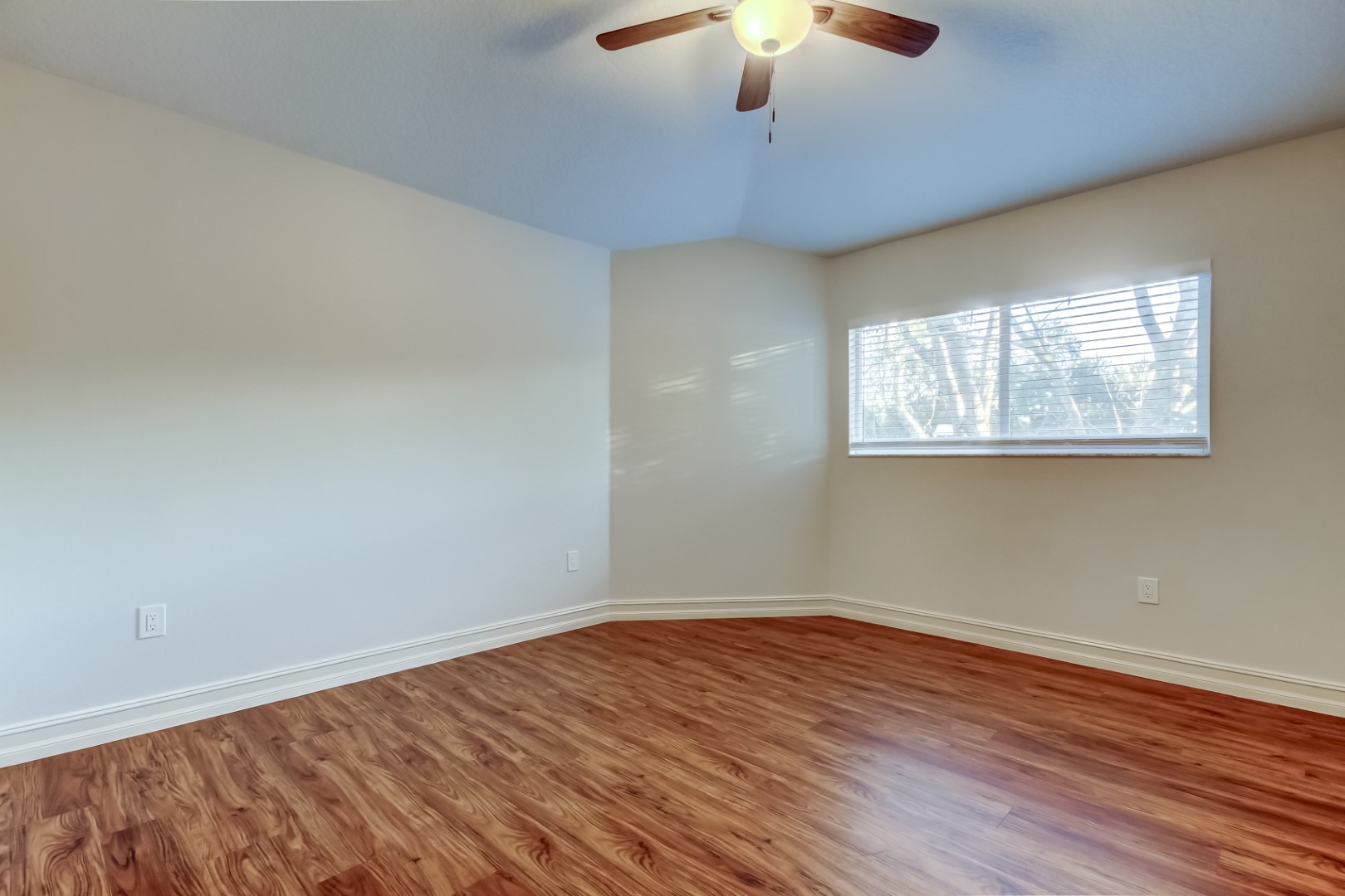 Tampa, Florida, 33647, United States, 5 Bedrooms Bedrooms, ,3 BathroomsBathrooms,Residential,For Sale,2015638