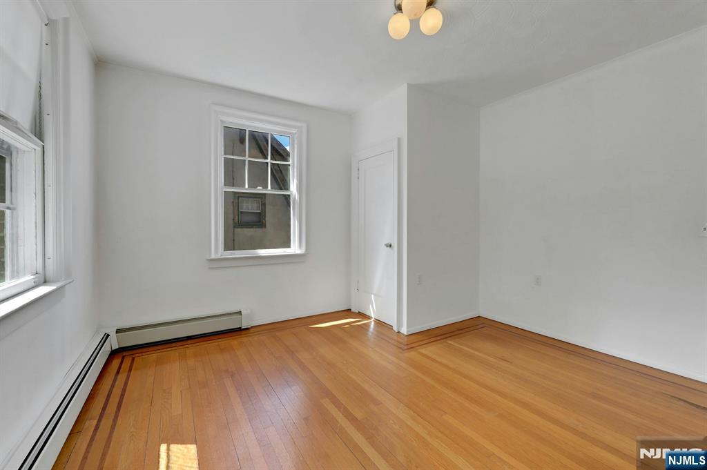 Leonia, New Jersey, 07605, United States, 5 Bedrooms Bedrooms, ,4 BathroomsBathrooms,Residential,For Sale,1934270