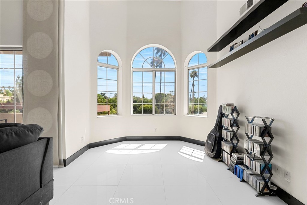 Sherman Oaks, California, 91423, United States, 2 Bedrooms Bedrooms, ,2 BathroomsBathrooms,Residential,For Sale,1708509