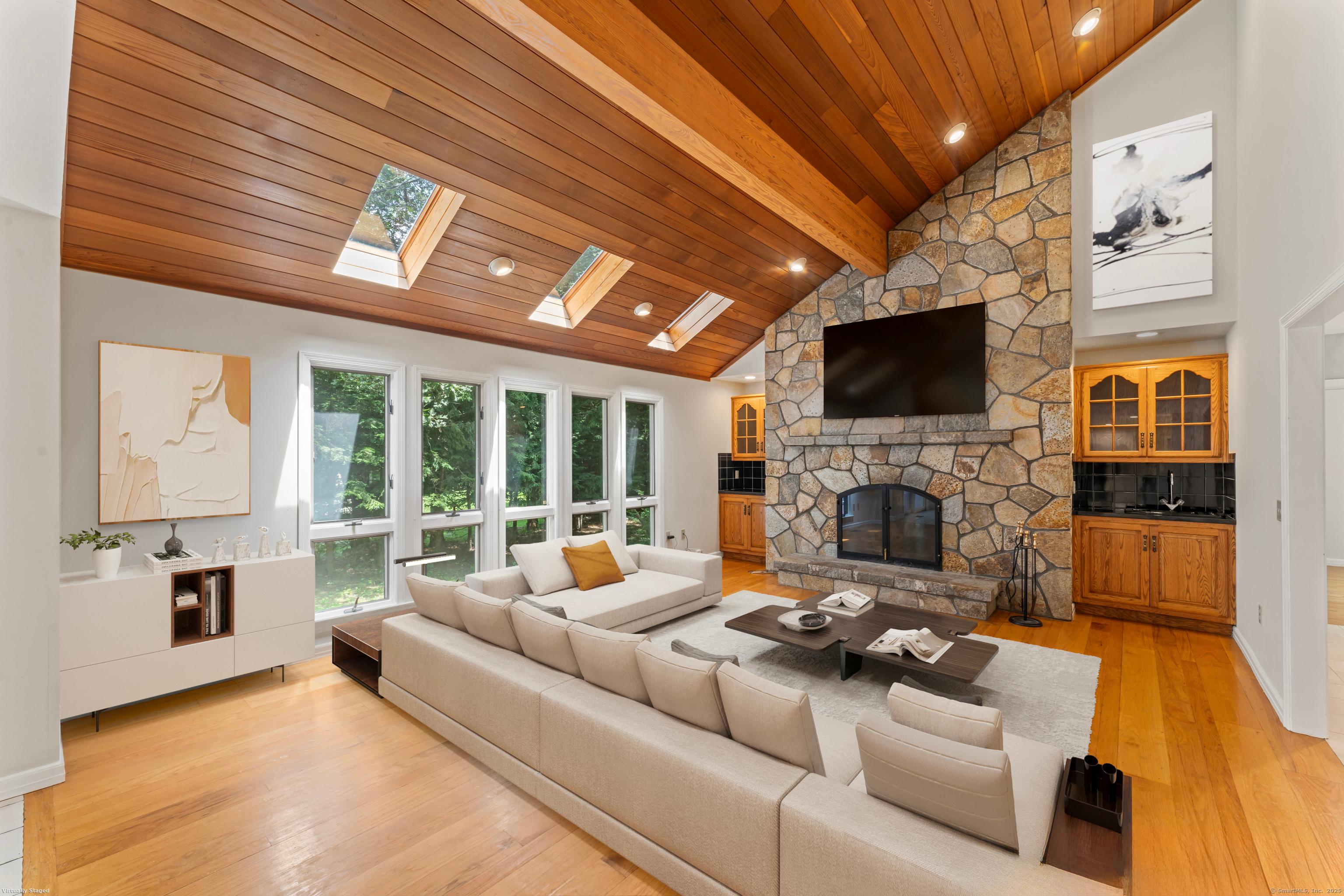 Stamford, Connecticut, 06903, United States, 4 Bedrooms Bedrooms, ,5 BathroomsBathrooms,Residential,For Sale,1923420