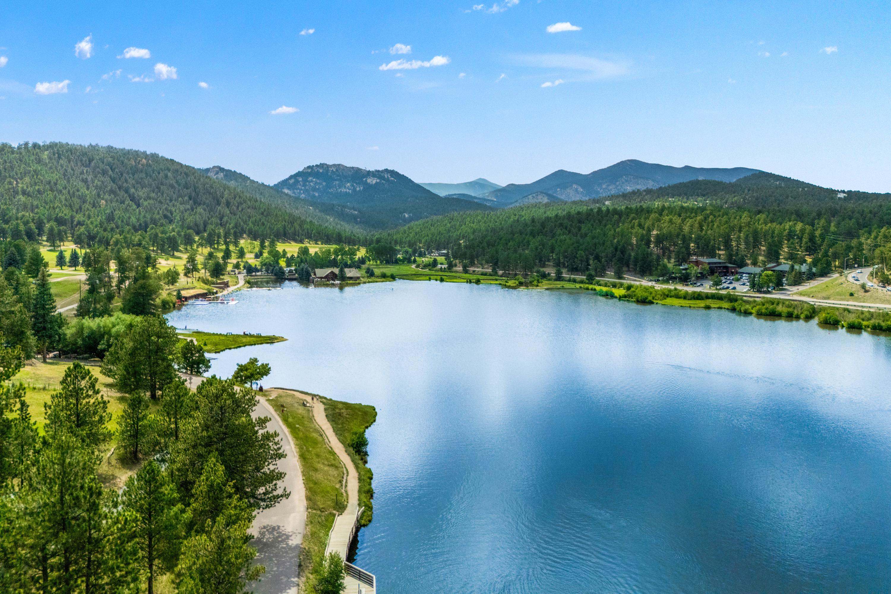  Rare Opportunity to Own 2 Homes Just Steps Away from Coveted Evergreen Lake - 物件實景