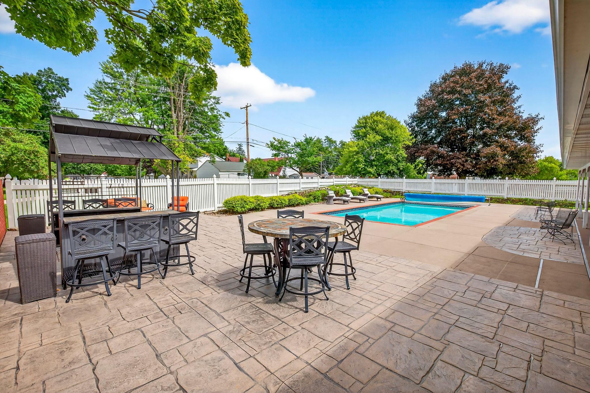 Hortonville, Wisconsin, 54944-9435, United States, 5 Bedrooms Bedrooms, ,4 BathroomsBathrooms,Residential,For Sale,1977478