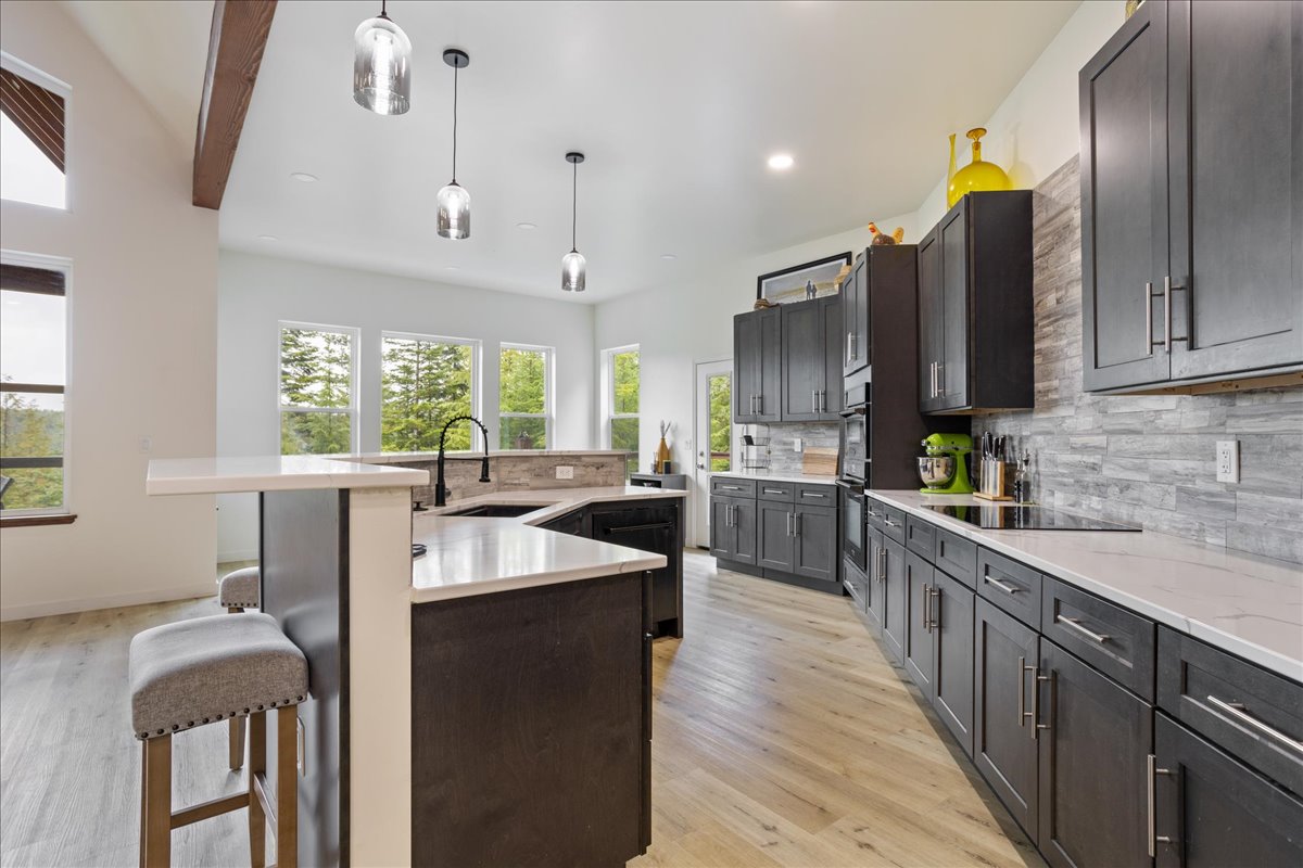 Sagle, Idaho, 83860, United States, 3 Bedrooms Bedrooms, ,4 BathroomsBathrooms,Residential,For Sale,1976949