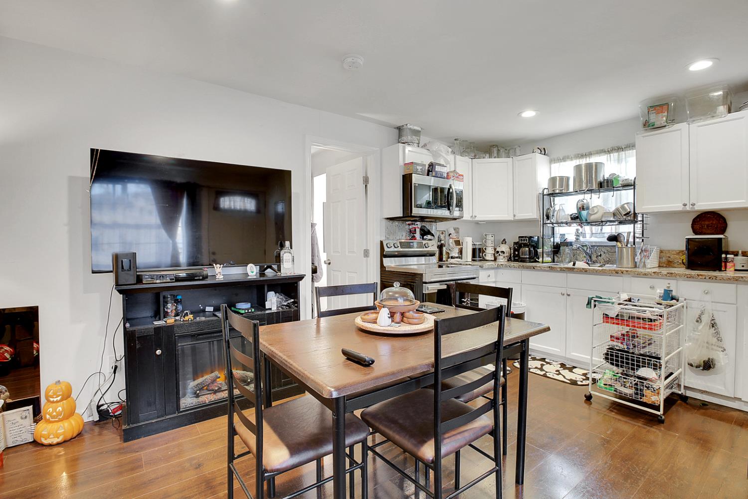 Sacramento, California, 95820, United States, 3 Bedrooms Bedrooms, ,2 BathroomsBathrooms,Residential,For Sale,1993512