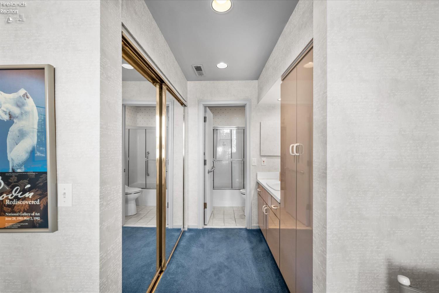 Port Clinton, Ohio, 43452, United States, 2 Bedrooms Bedrooms, ,3 BathroomsBathrooms,Residential,For Sale,1982032