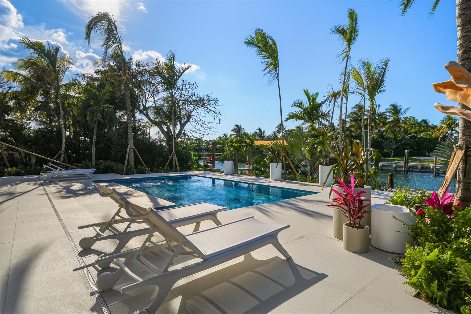  Canal-front Estate - 物件實景