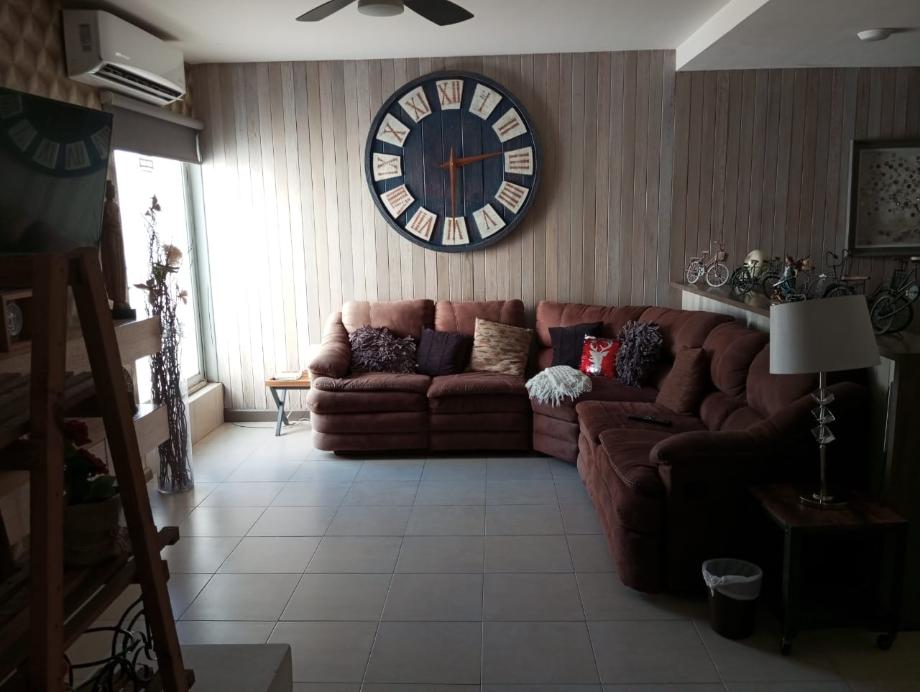 Nardos, Torreón, Coahuila, 27200, Mexico, 4 Bedrooms Bedrooms, ,5 BathroomsBathrooms,Residential,For Sale,Nardos,1498793