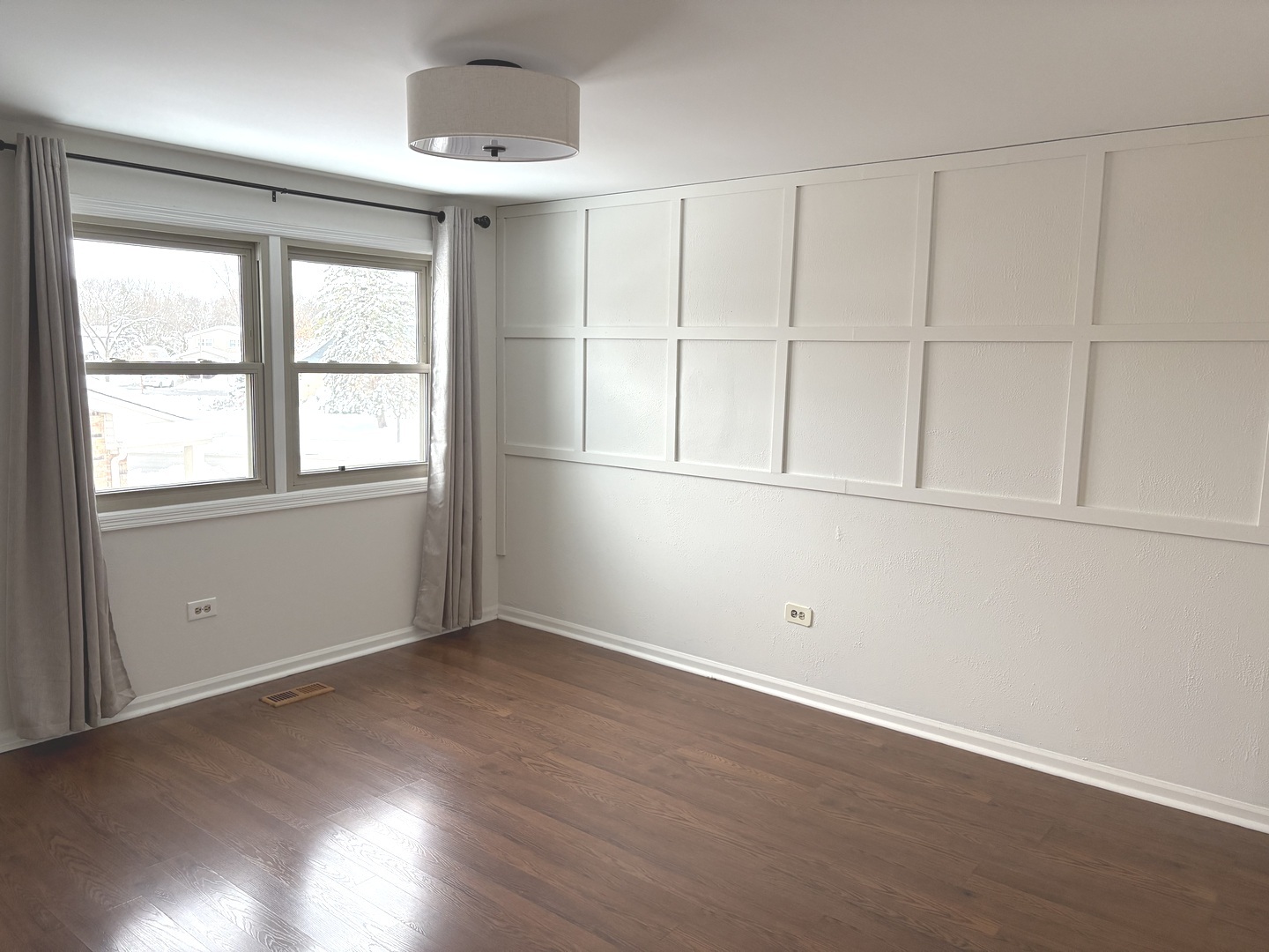 Arlington Heights, Illinois, 60004, United States, 3 Bedrooms Bedrooms, ,2 BathroomsBathrooms,Residential,For Sale,2000962