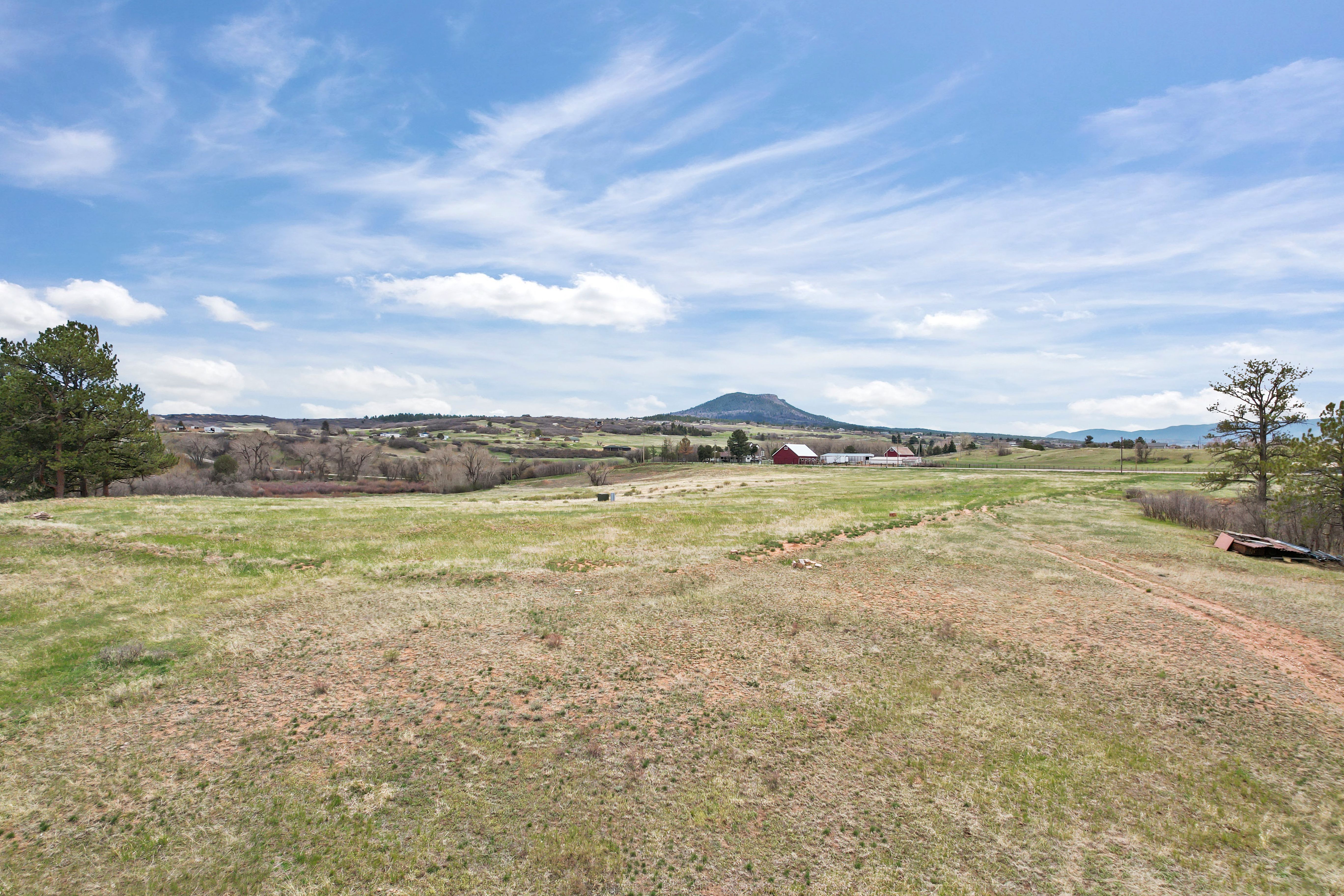  This stunning 35-acre property is ready for a home - 物件實景