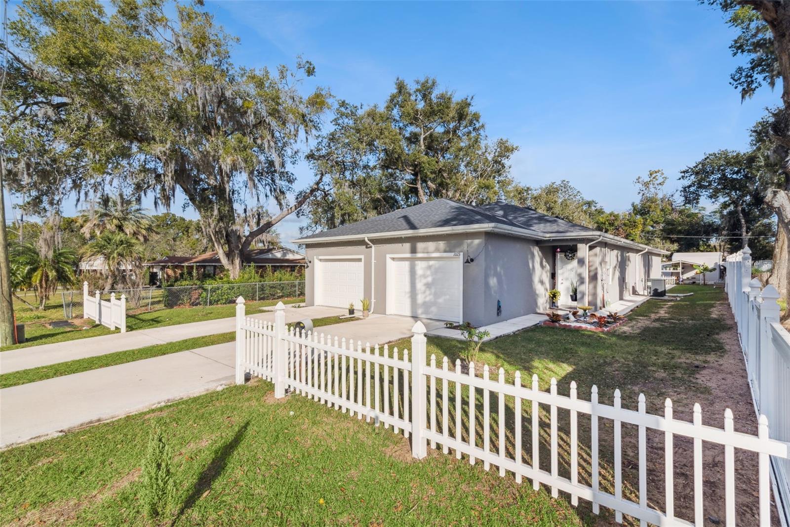 EUSTIS, Florida, 32726, United States, 6 Bedrooms Bedrooms, ,Residential,For Sale,2005455