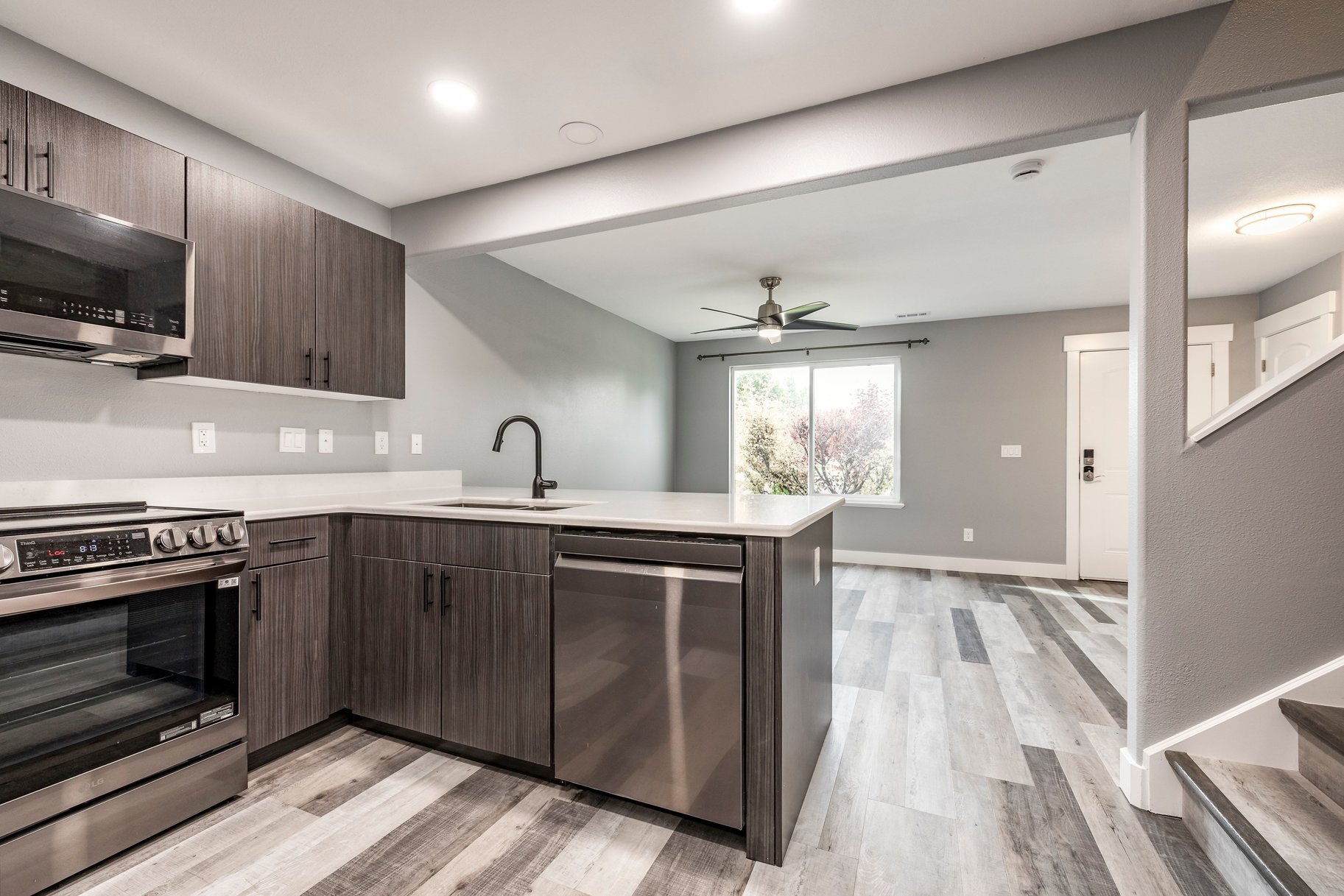  Updated Top to Bottom Ogden Row End Townhouse - 物件實景