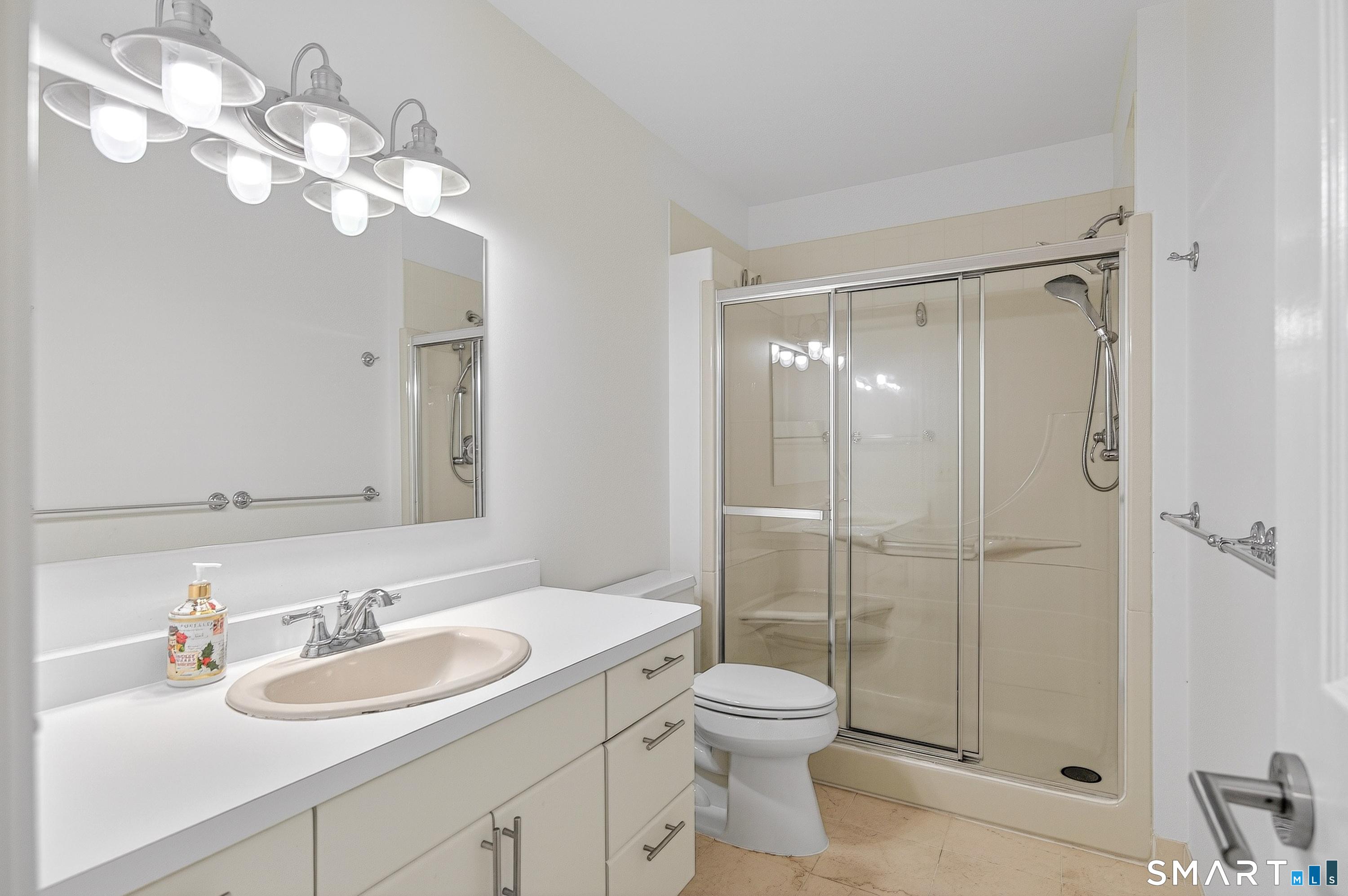 Greenwich, Connecticut, 06807, United States, 2 Bedrooms Bedrooms, ,4 BathroomsBathrooms,Residential,For Sale,2048631