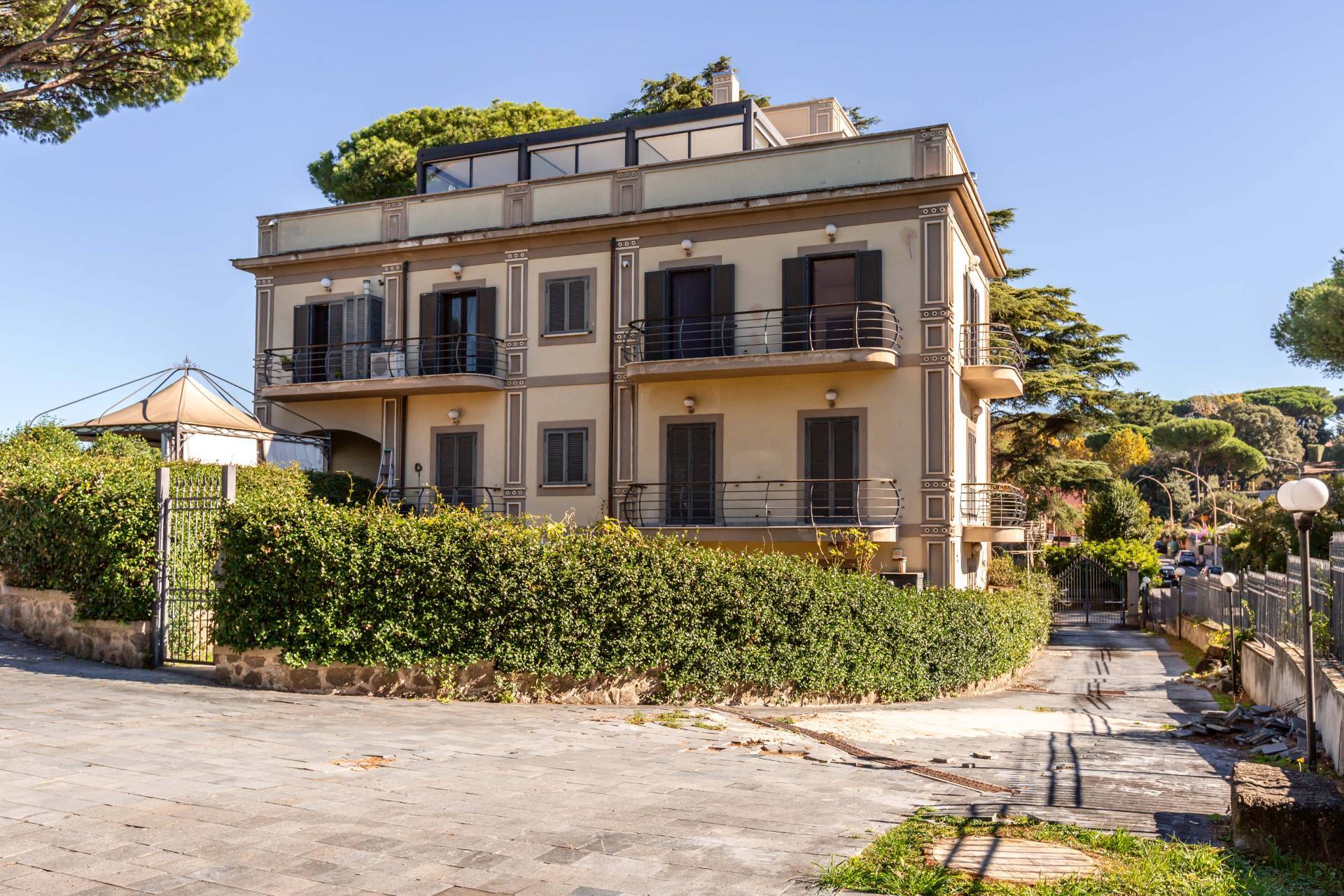 Grottaferrata, Roma, 00046, IT, 4 Bedrooms Bedrooms, ,2 BathroomsBathrooms,Residential,For Sale,1989453