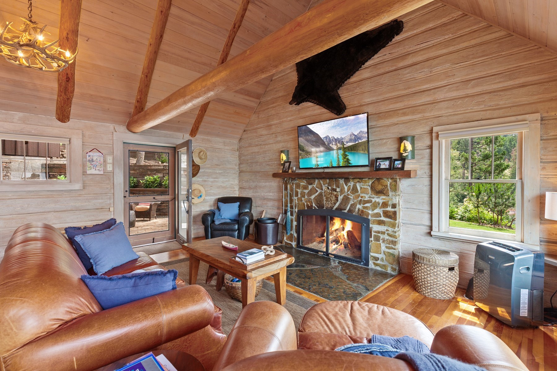  Captivating Upscale Log Lakefront Retreat - 物件實景