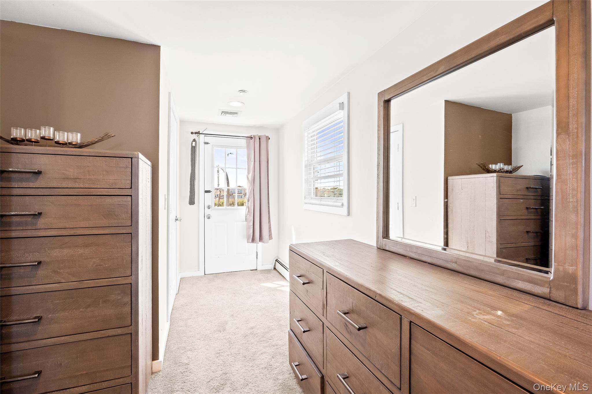 Lindenhurst, New York, 11757, United States, 3 Bedrooms Bedrooms, ,2 BathroomsBathrooms,Residential,For Sale,1996018