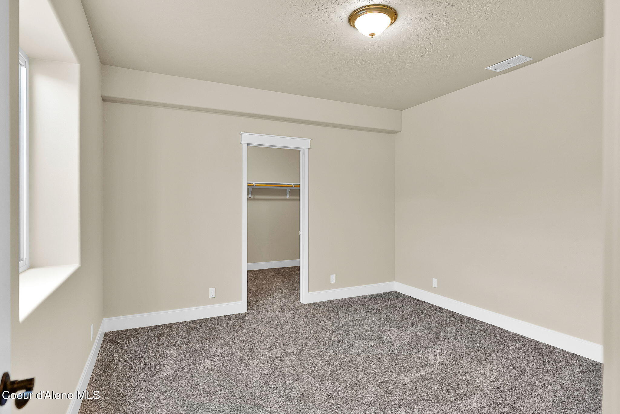 Rathdrum, Idaho, 83858, United States, 6 Bedrooms Bedrooms, ,1 BathroomBathrooms,Residential,For Sale,1989161