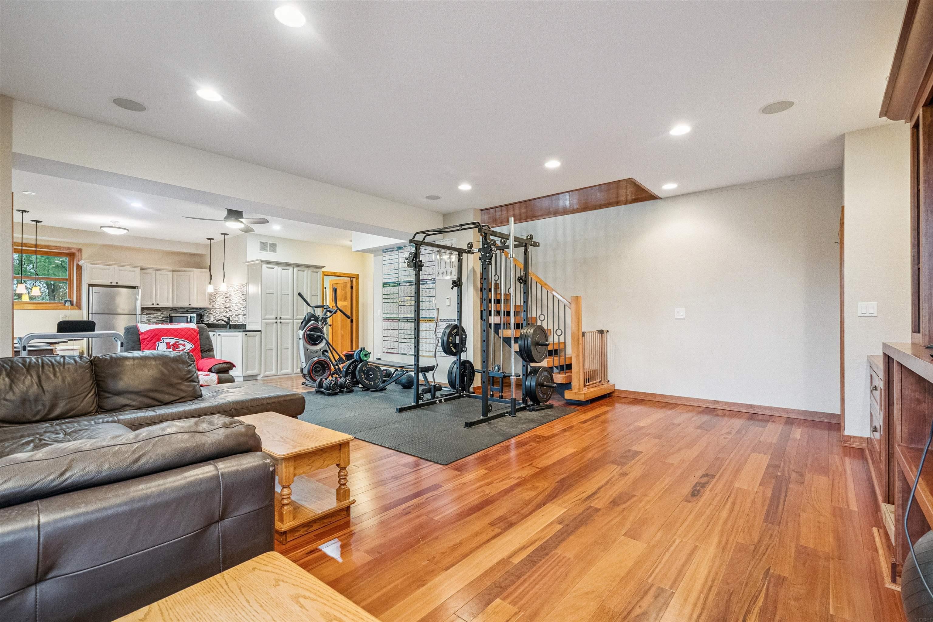 Waverly, Iowa, 50677, United States, 4 Bedrooms Bedrooms, ,4 BathroomsBathrooms,Residential,For Sale,1974808