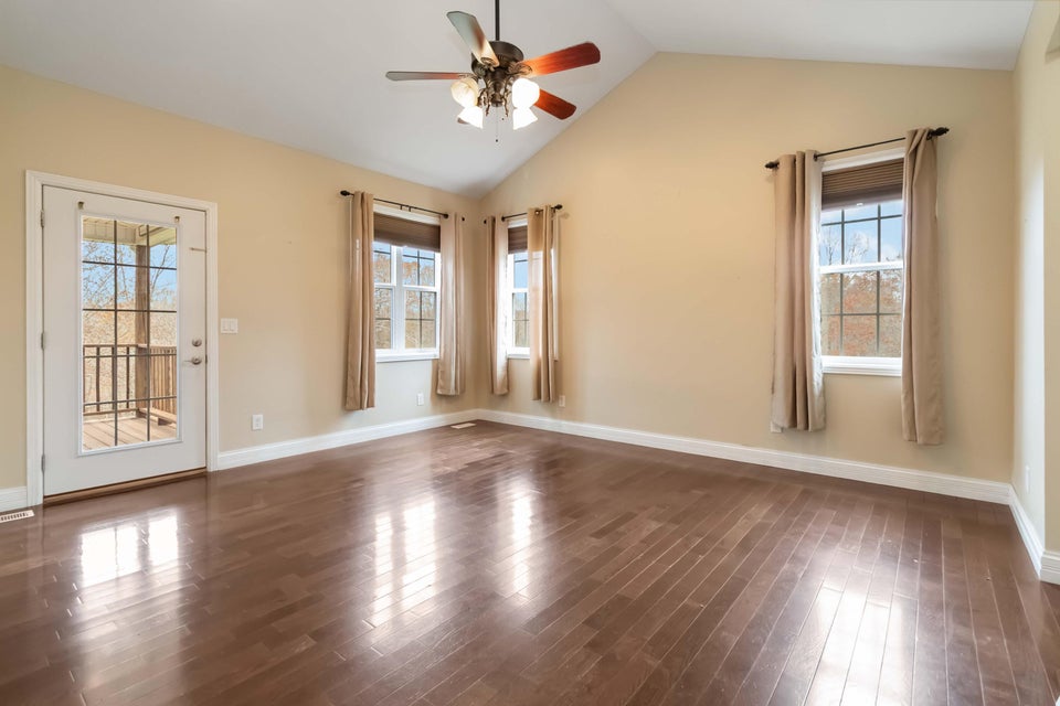 Dunnville, Kentucky, 42528, United States, 6 Bedrooms Bedrooms, ,5 BathroomsBathrooms,Residential,For Sale,1998018