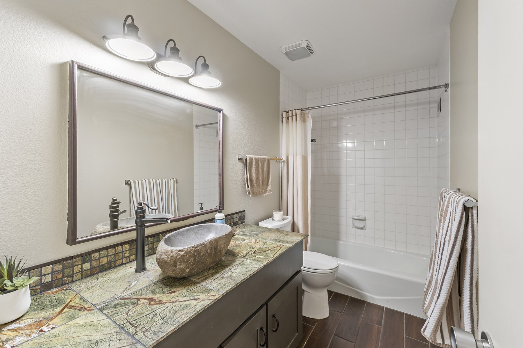  Cougar Estate Acreage - 物件實景