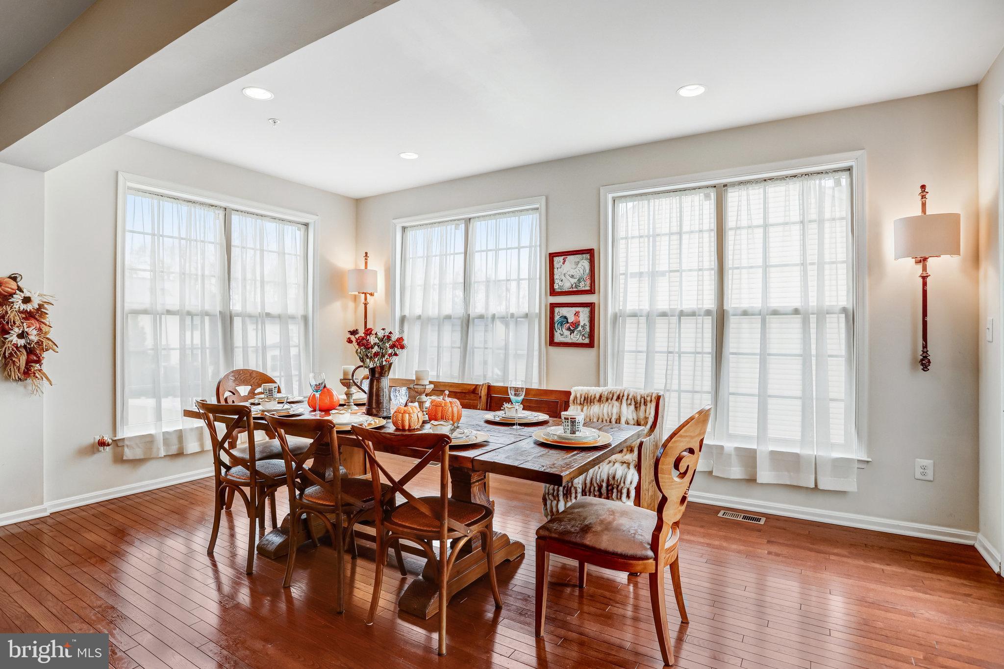 Lanham, Maryland, 20706, United States, 6 Bedrooms Bedrooms, ,5 BathroomsBathrooms,Residential,For Sale,2002849