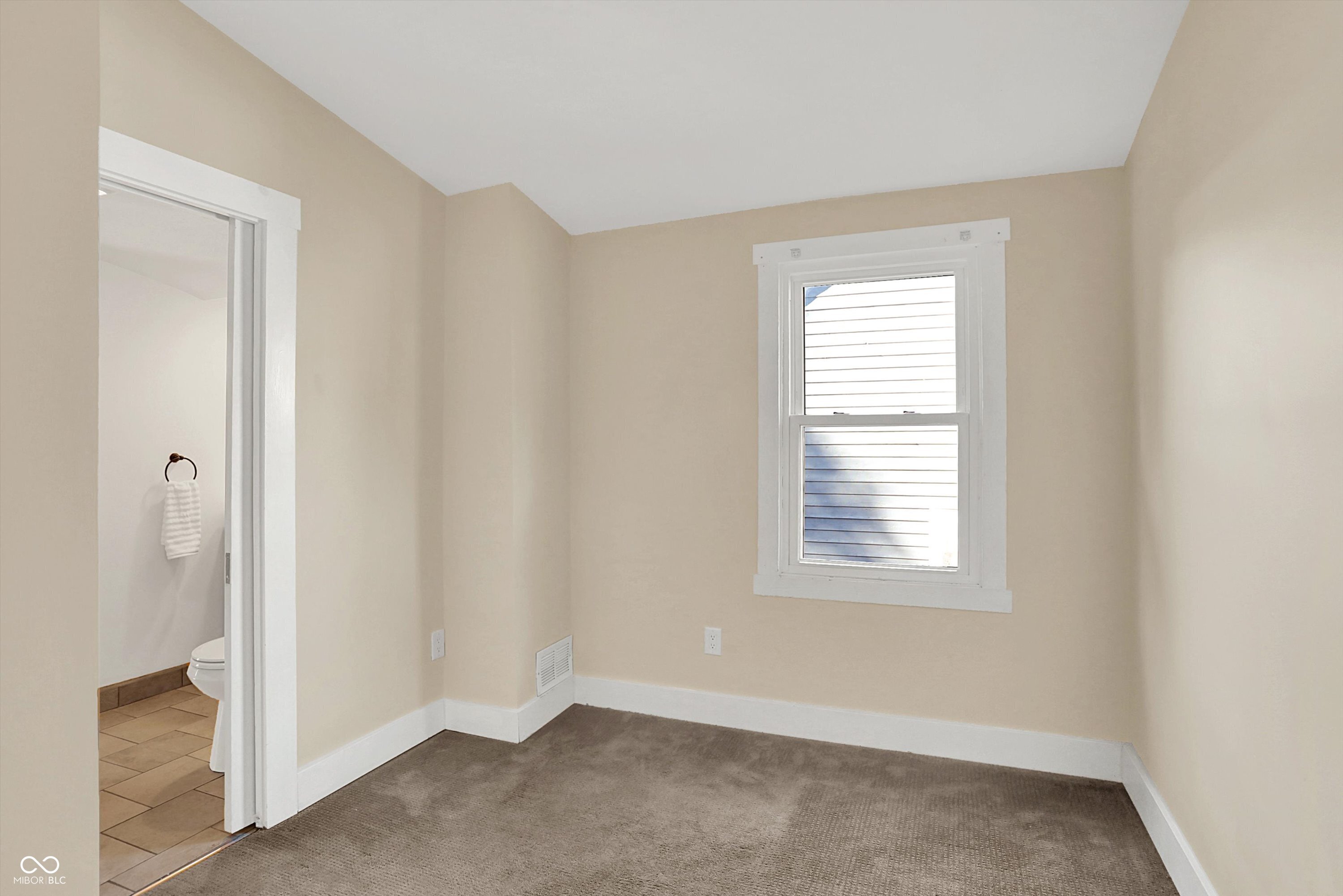 Zionsville, Indiana, 46077, United States, 3 Bedrooms Bedrooms, ,2 BathroomsBathrooms,Residential,For Sale,1981212