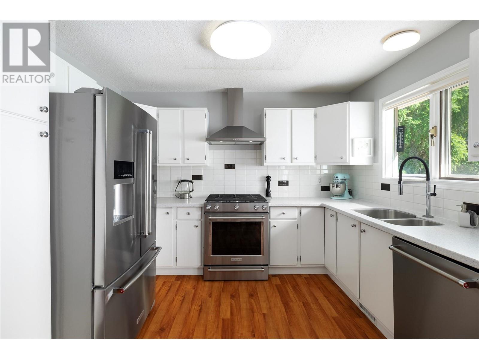 SPALLUMCHEEN, British Columbia, V4Y 0S8, CA, 5 Bedrooms Bedrooms, ,2 BathroomsBathrooms,Residential,For Sale,1950720
