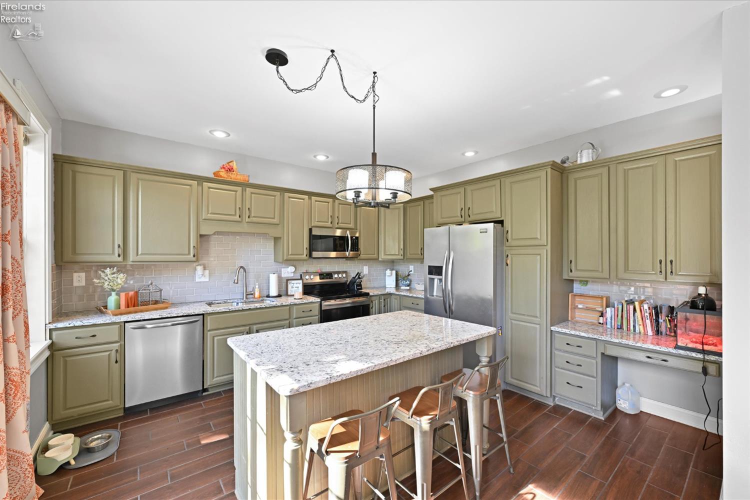 Port Clinton, Ohio, 43452, United States, 3 Bedrooms Bedrooms, ,3 BathroomsBathrooms,Residential,For Sale,1976751