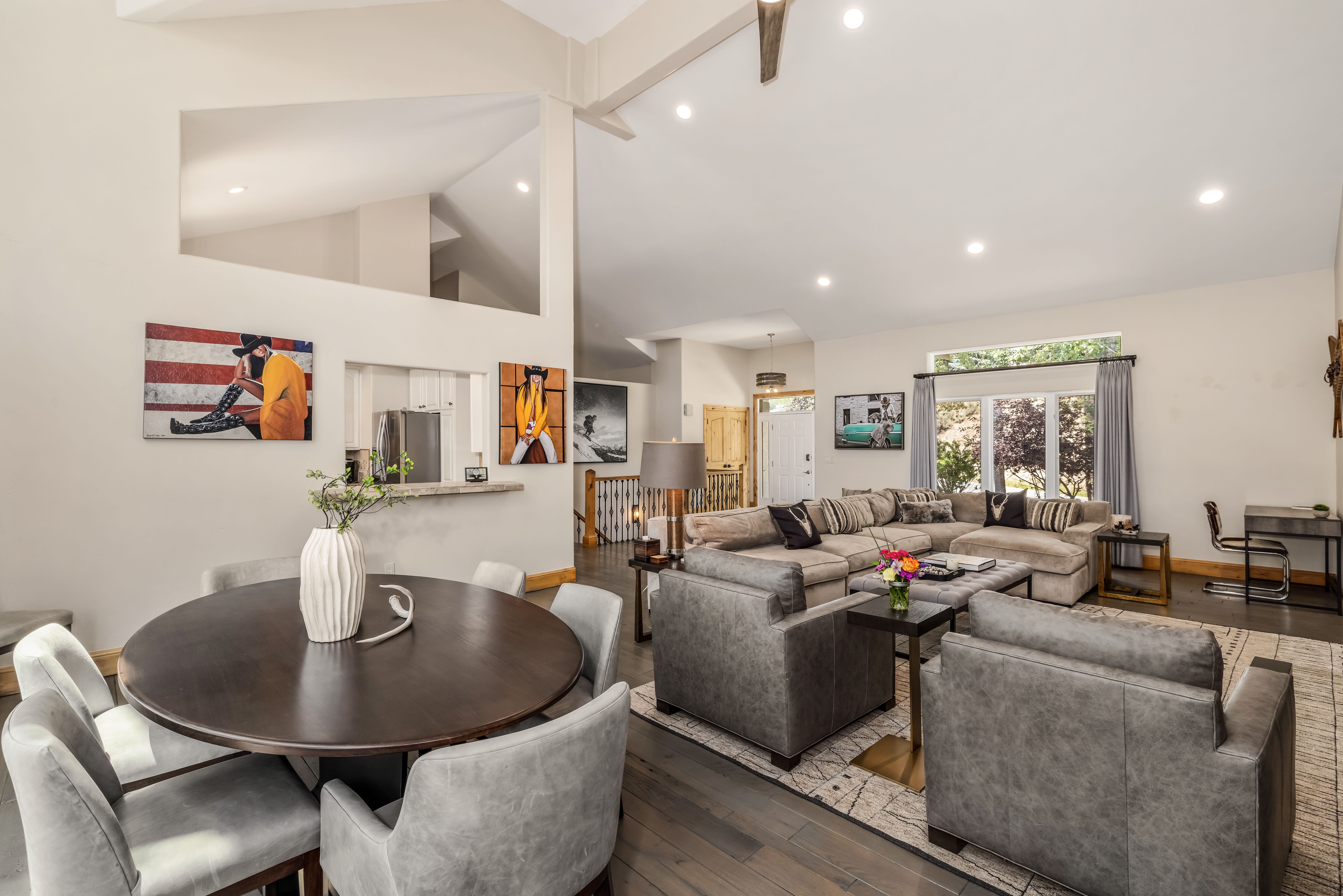  Spacious Five-Bedroom Residence with a Prime Ski-Slope View - 物件實景