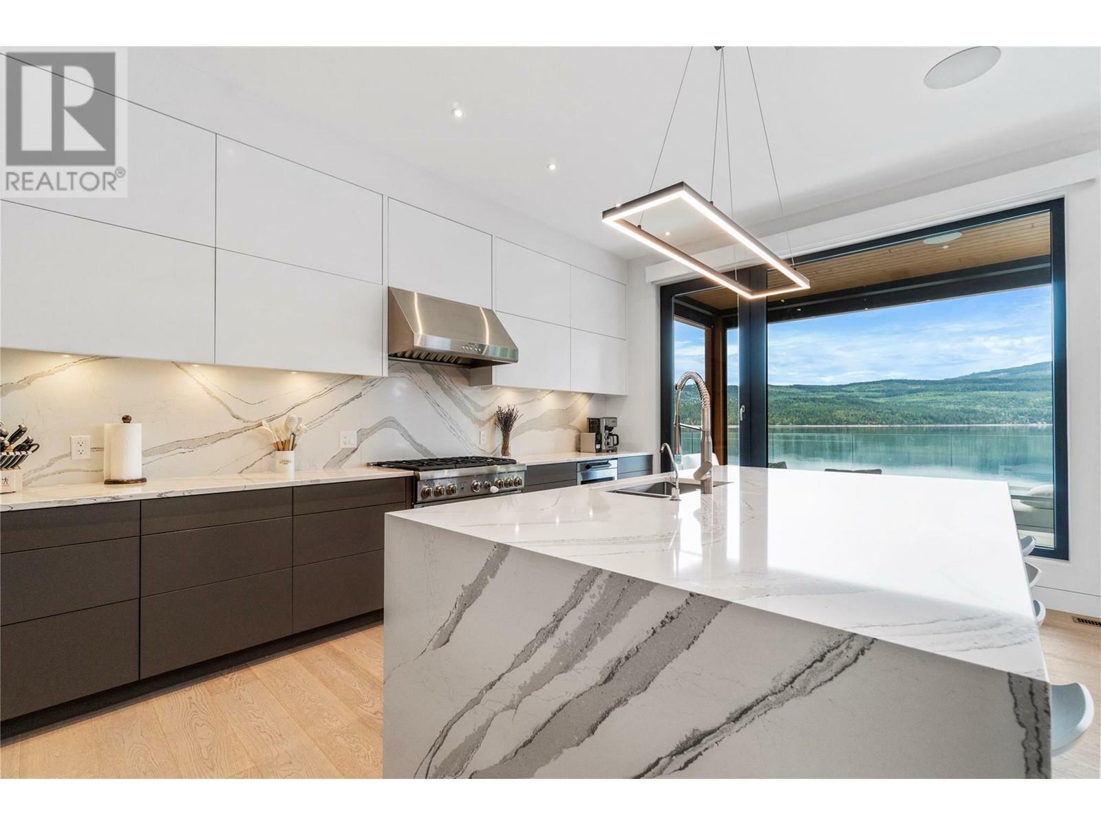 ANGLEMONT, British Columbia, V0E 1M8, CA, 5 Bedrooms Bedrooms, ,3 BathroomsBathrooms,Residential,For Sale,1836909
