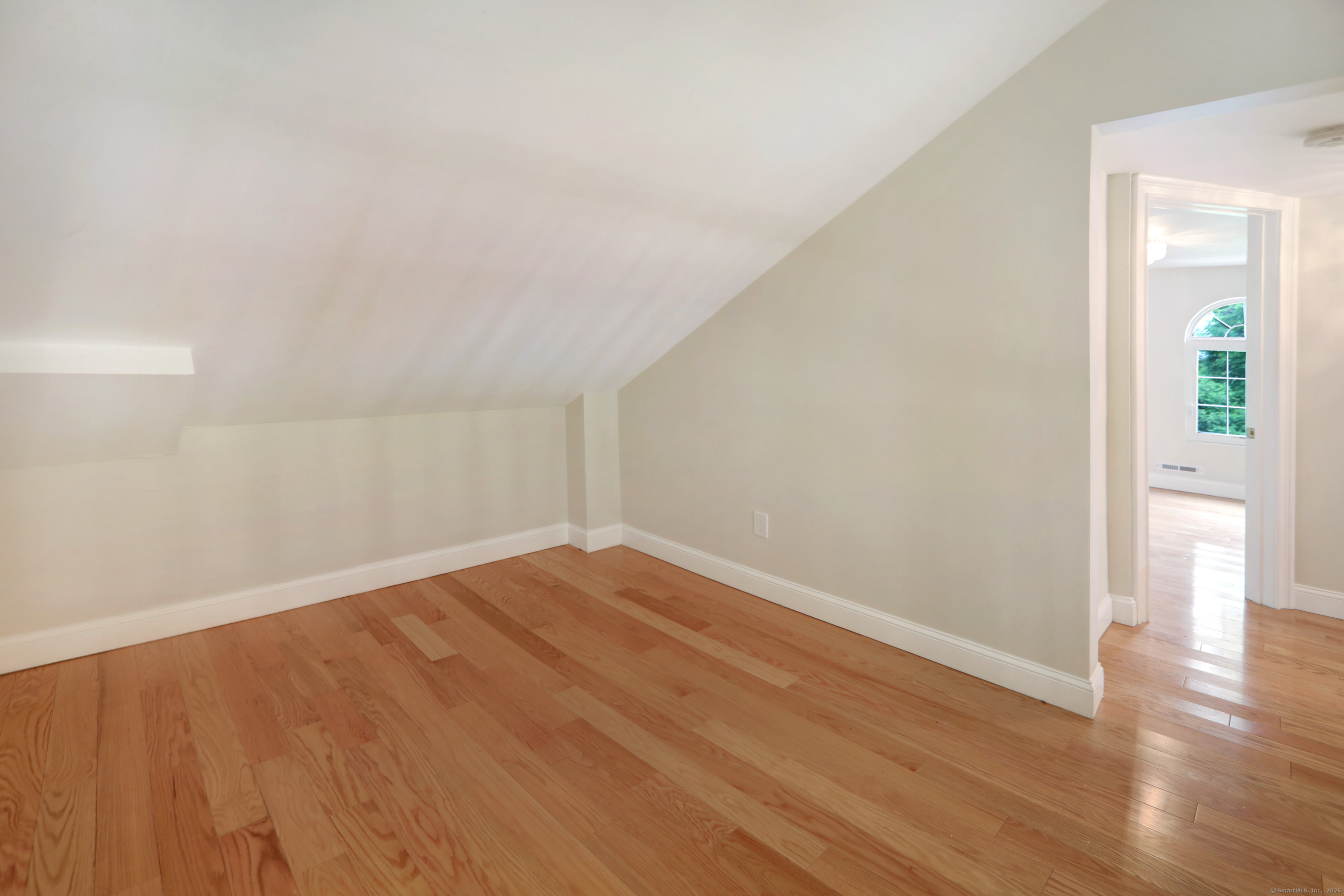 Hamden, Connecticut, 06518, United States, 9 Bedrooms Bedrooms, ,3 BathroomsBathrooms,Residential,For Sale,1940176