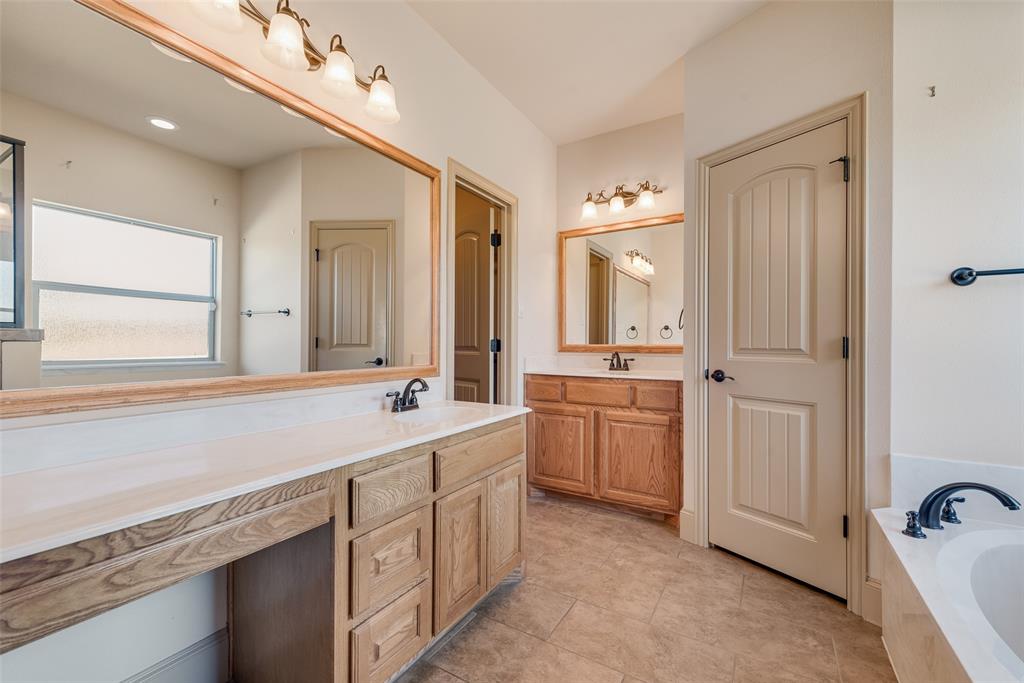 Terrell, Texas, 75160, United States, 4 Bedrooms Bedrooms, ,3 BathroomsBathrooms,Residential,For Sale,1978640