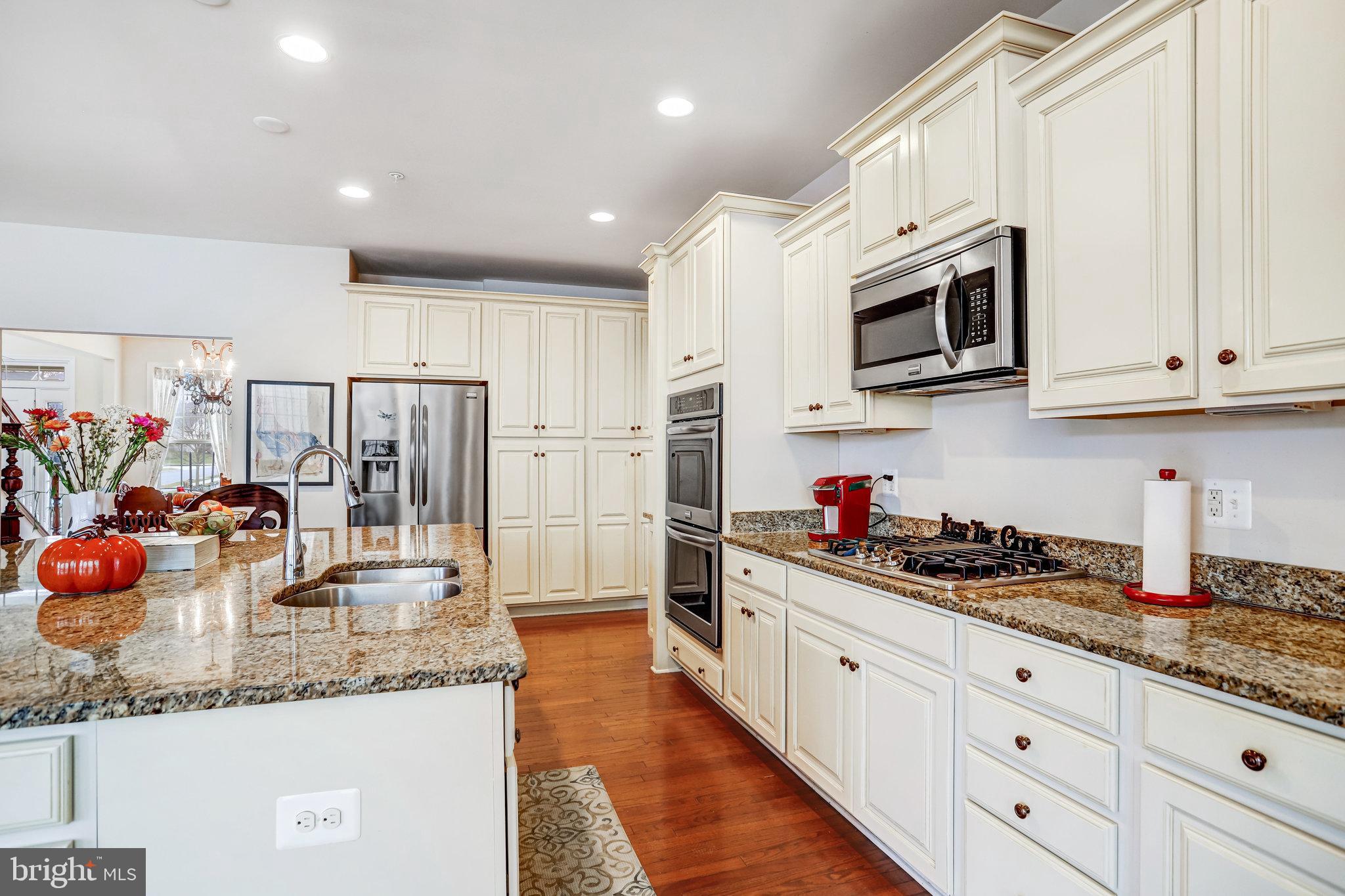 Lanham, Maryland, 20706, United States, 6 Bedrooms Bedrooms, ,5 BathroomsBathrooms,Residential,For Sale,2002849