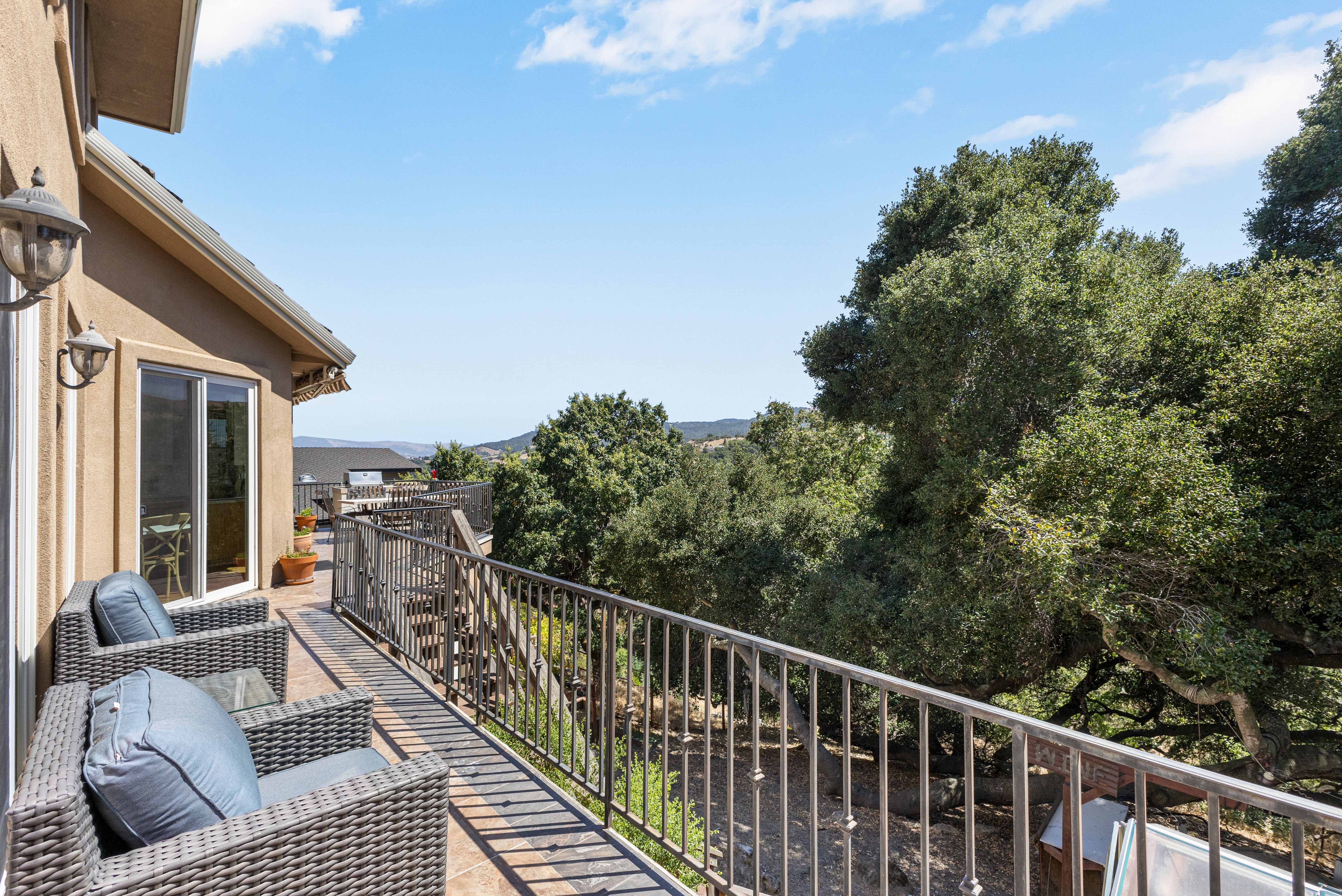  Custom Home on a Spectacular View Lot with Majestic Heritage Oak - 物件實景