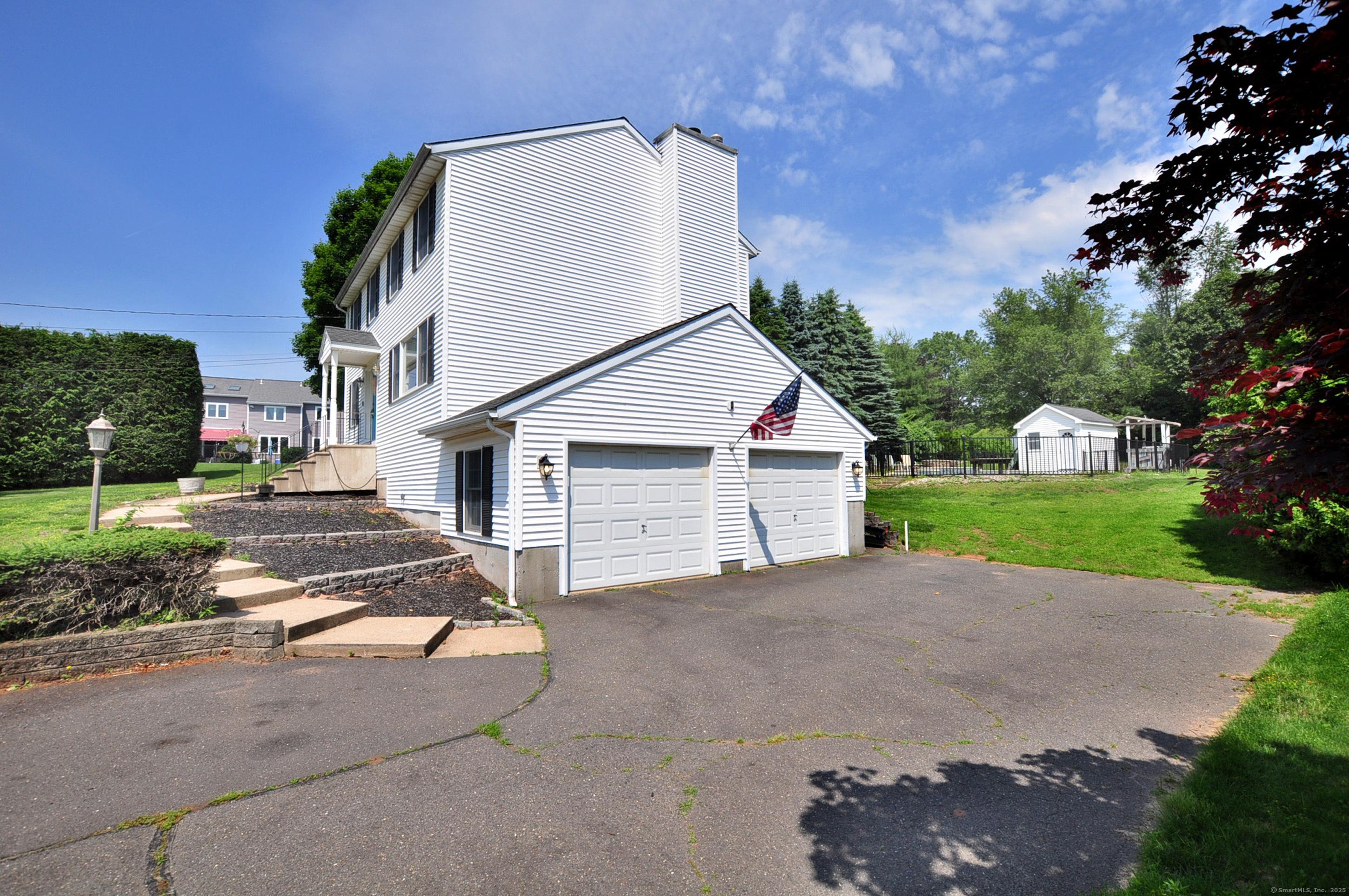 Southington, Connecticut, 06479, United States, 3 Bedrooms Bedrooms, ,4 BathroomsBathrooms,Residential,For Sale,1869273