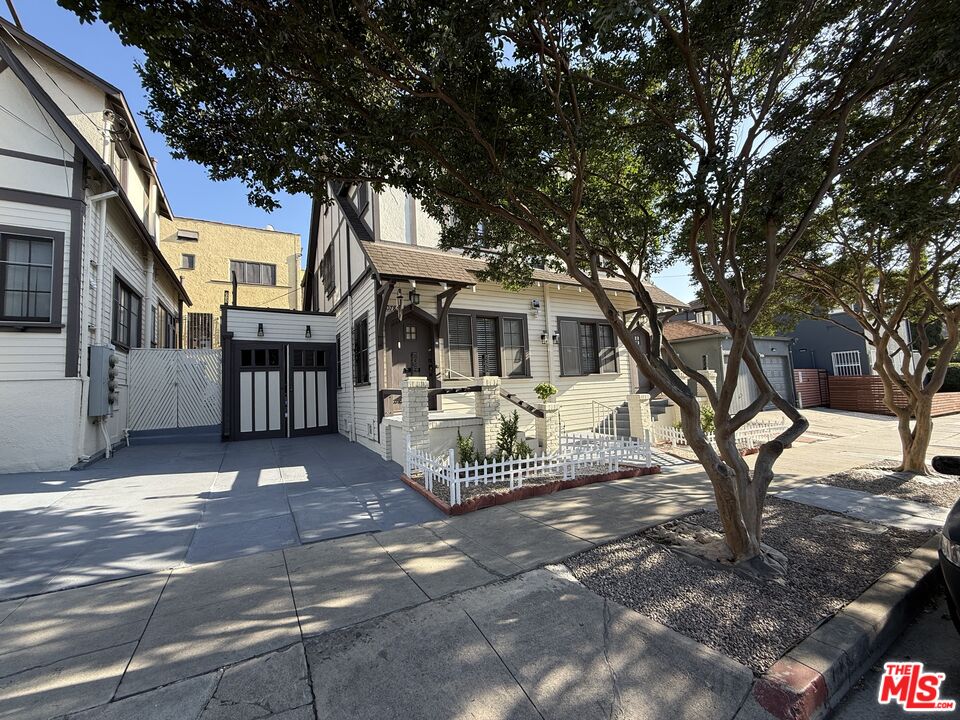 Los Angeles, California, 90029, United States, ,Residential,For Sale,1850237