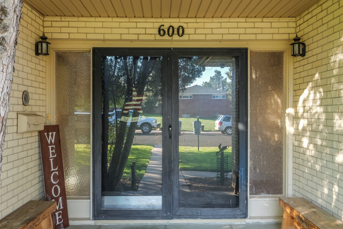 Cheyenne, Wyoming, 82009, United States, 6 Bedrooms Bedrooms, ,2 BathroomsBathrooms,Residential,For Sale,1979014