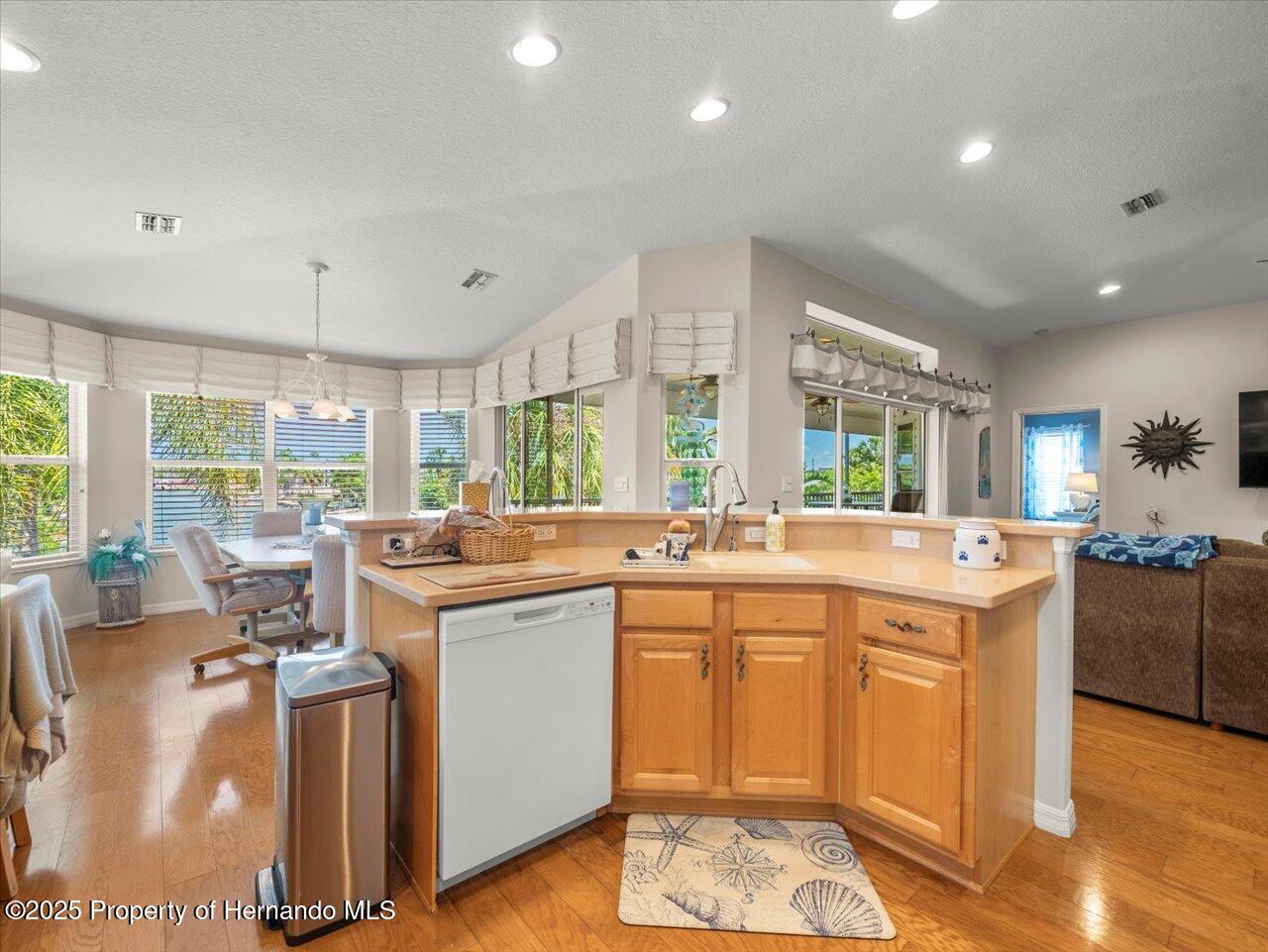 Hernando Beach, Florida, 34607, United States, 3 Bedrooms Bedrooms, ,3 BathroomsBathrooms,Residential,For Sale,1819275