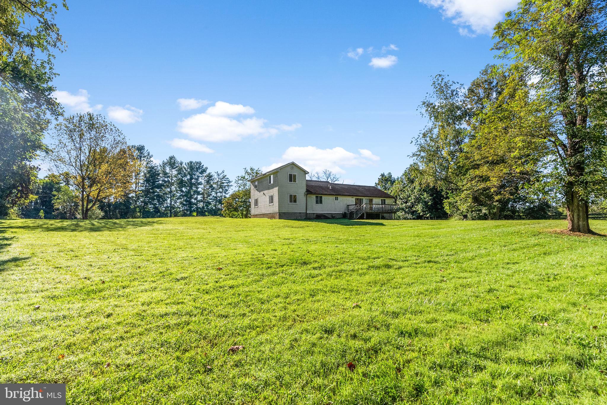 Hume, Virginia, 22639, United States, 7 Bedrooms Bedrooms, ,3 BathroomsBathrooms,Residential,For Sale,1943038