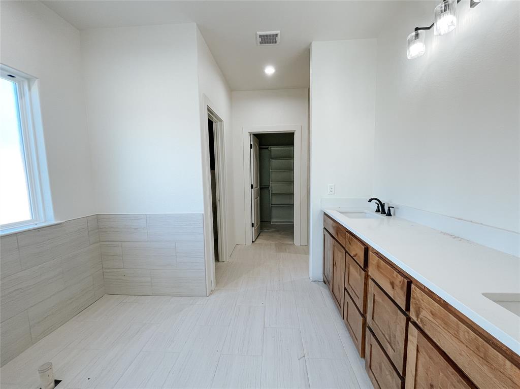 Millsap, Texas, 76066, United States, 4 Bedrooms Bedrooms, ,3 BathroomsBathrooms,Residential,For Sale,1980823