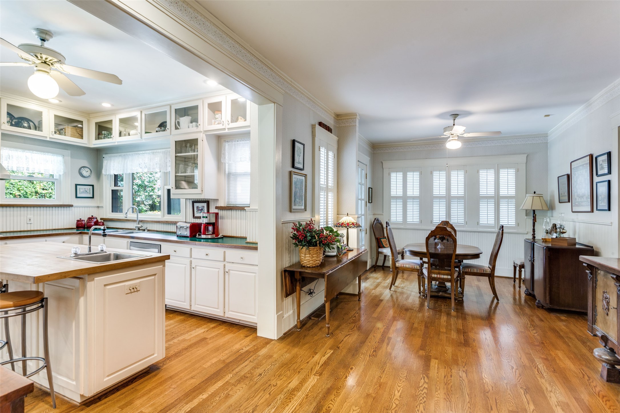 Fort Worth, Texas, 76110, United States, 4 Bedrooms Bedrooms, ,3 BathroomsBathrooms,Residential,For Sale,1940133