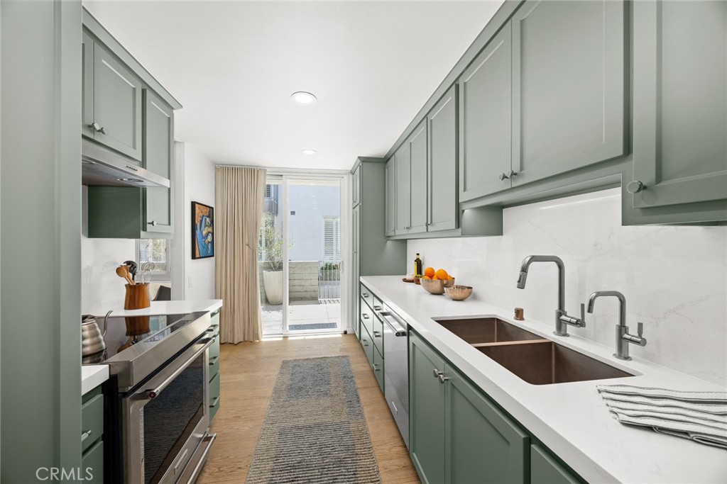 Pasadena, California, 91105, United States, 2 Bedrooms Bedrooms, ,1 BathroomBathrooms,Residential,For Sale,1941696