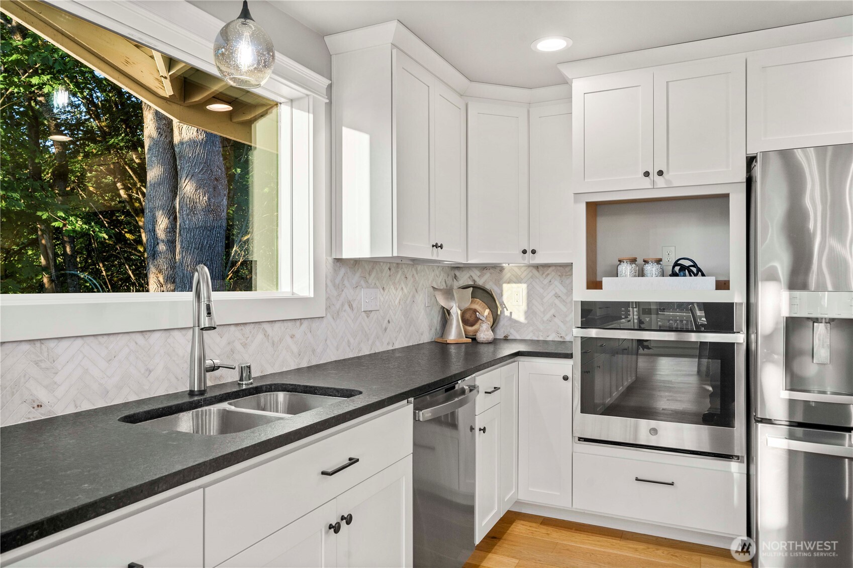Federal Way, Washington, 98003, United States, 4 Bedrooms Bedrooms, ,2 BathroomsBathrooms,Residential,For Sale,1924740