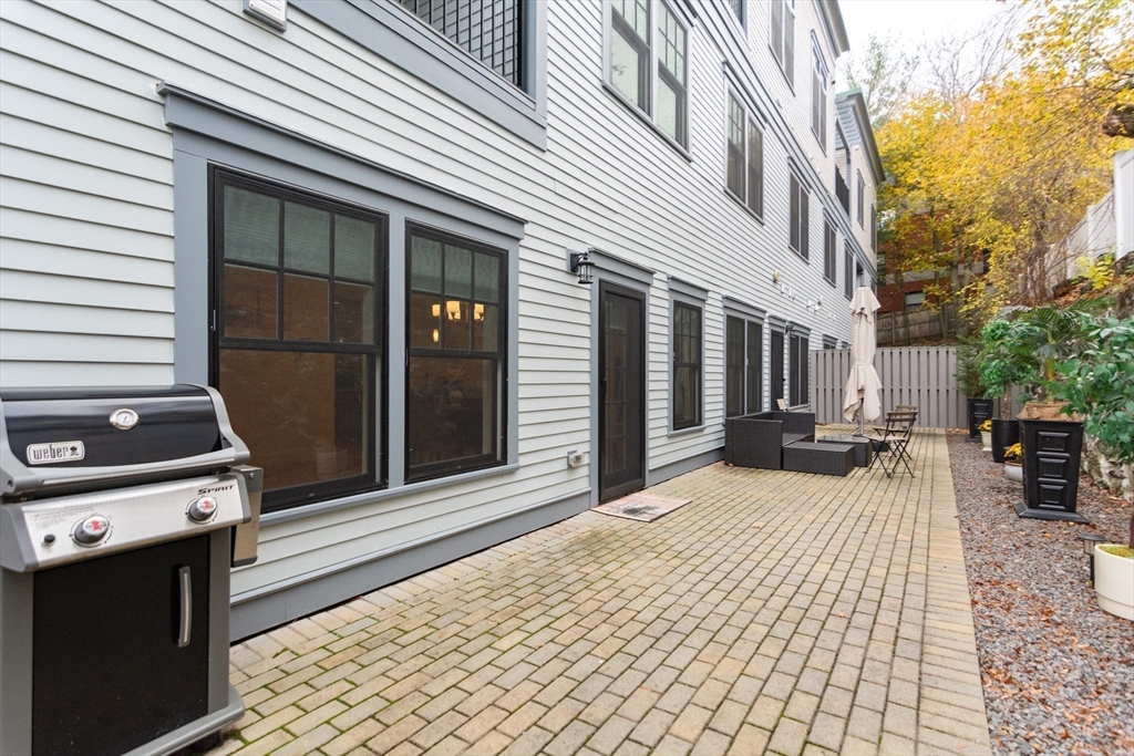 Winchester, Massachusetts, 01890, United States, 2 Bedrooms Bedrooms, ,2 BathroomsBathrooms,Residential,For Sale,1989425